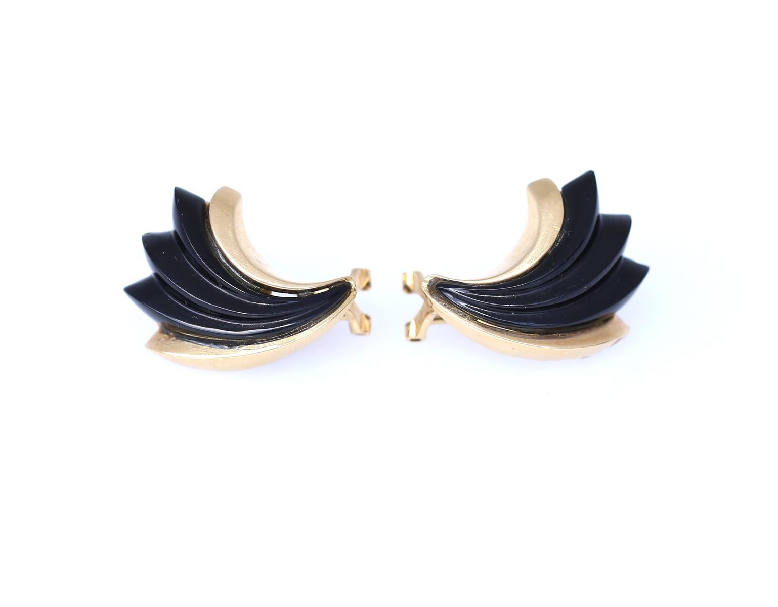 Onyx 14K Yellow Gold Earrings, 1970

Onyx Earrings with 14K Yellow Gold.
Super stylish, a true 1970-es style. Chick design which fits well both disco night, party evening or just casual outing. 70-es are back in fashion and will only gain in value.