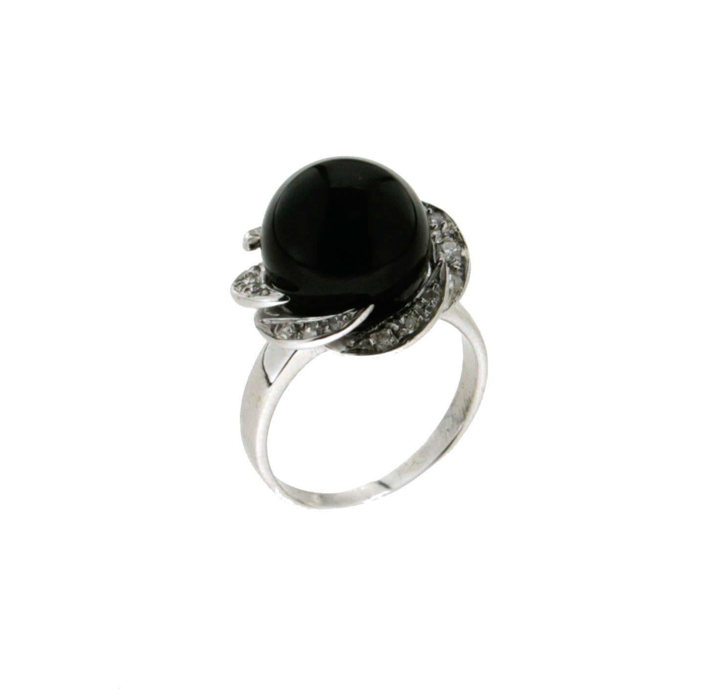 Onyx 18 karat White Gold Diamonds Cocktail Ring 3