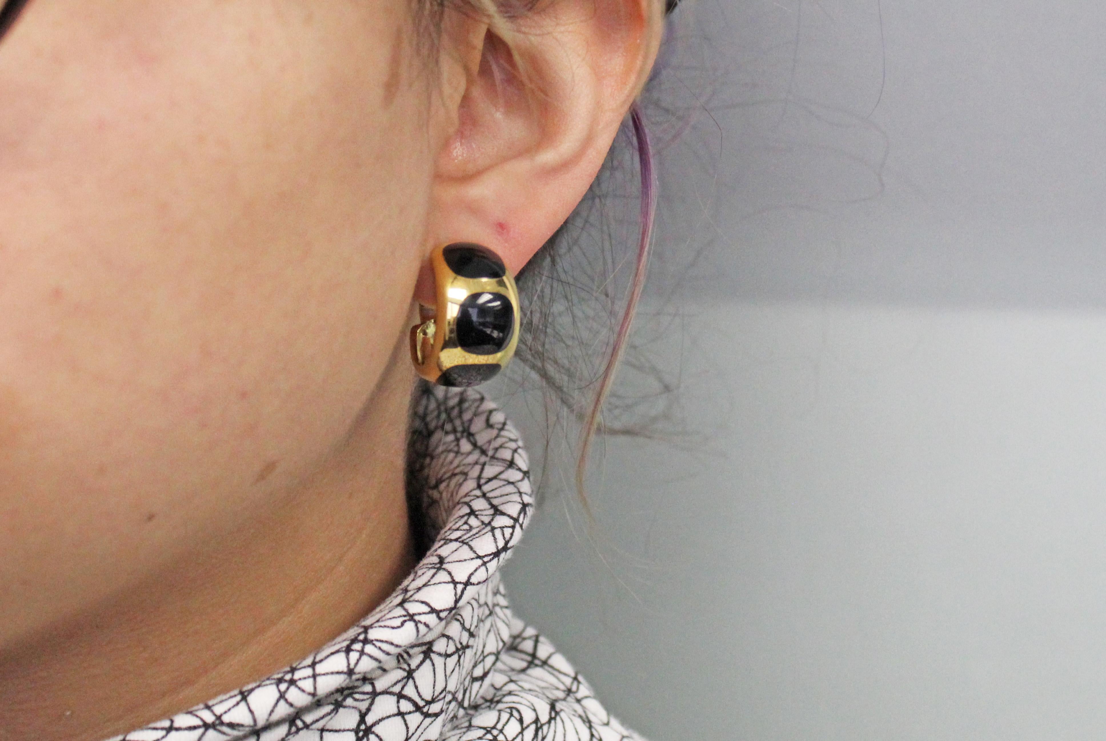 Women's or Men's Onyx 18 Karat Yellow Gold Huggie Hoop Earrings