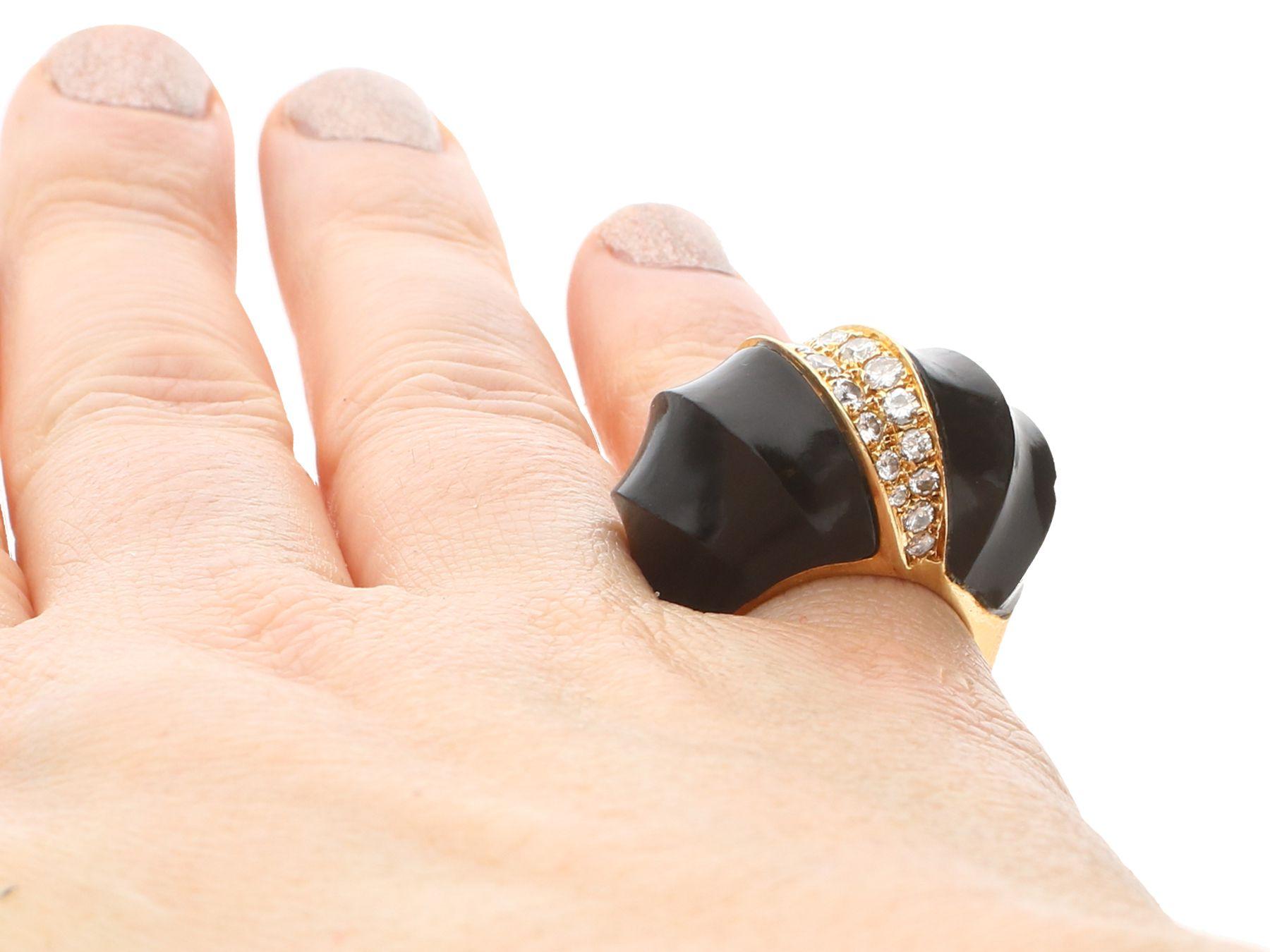 Onyx and 1.06 Carat Diamond Yellow Gold Cocktail Ring For Sale 4