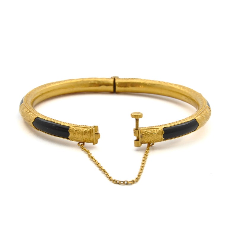 Onyx and 20K Gold Engraved Rigid Hinged Bangle Bracelet For Sale at 1stDibs
