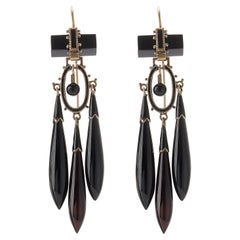 Boucles d'oreilles pendantes en onyx et émail noir