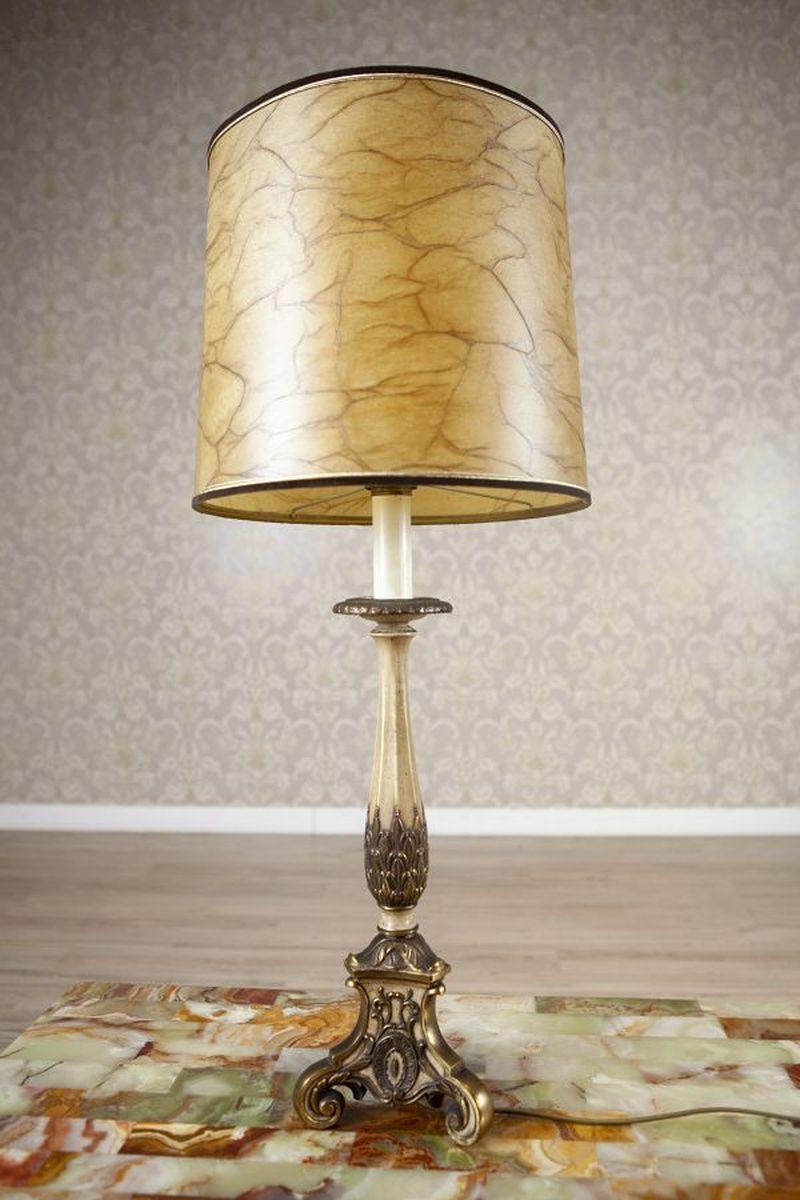 Luce notturna in onice e ottone della fine del XX secolo

Una luce notturna elettrica del XX secolo realizzata in onice e ottone. La lampada è progettata per una singola lampadina, alimentata a 230 V.