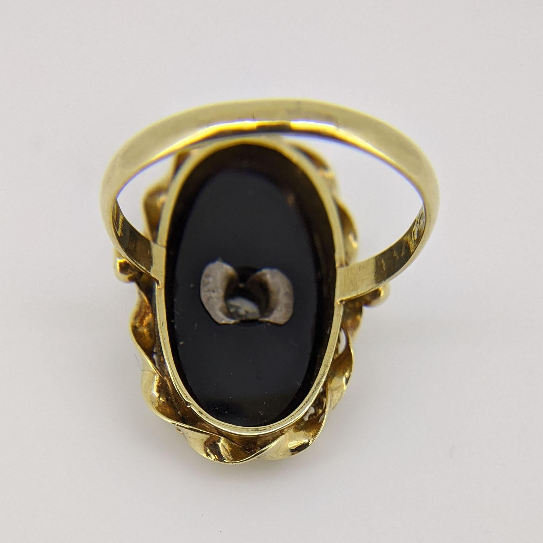 Onyx and Diamond 14 Karat Yellow Gold Ring For Sale 1