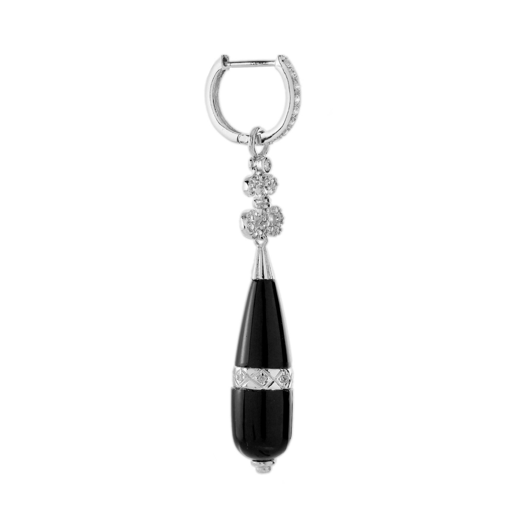A sparkling diamond sits at the top, resembling a cliff-like peak, with a sleek onyx stone elegantly hanging below. This onyx is beautifully framed by additional diamonds, enhancing its sparkle and sophistication. The bold contrast between the onyx