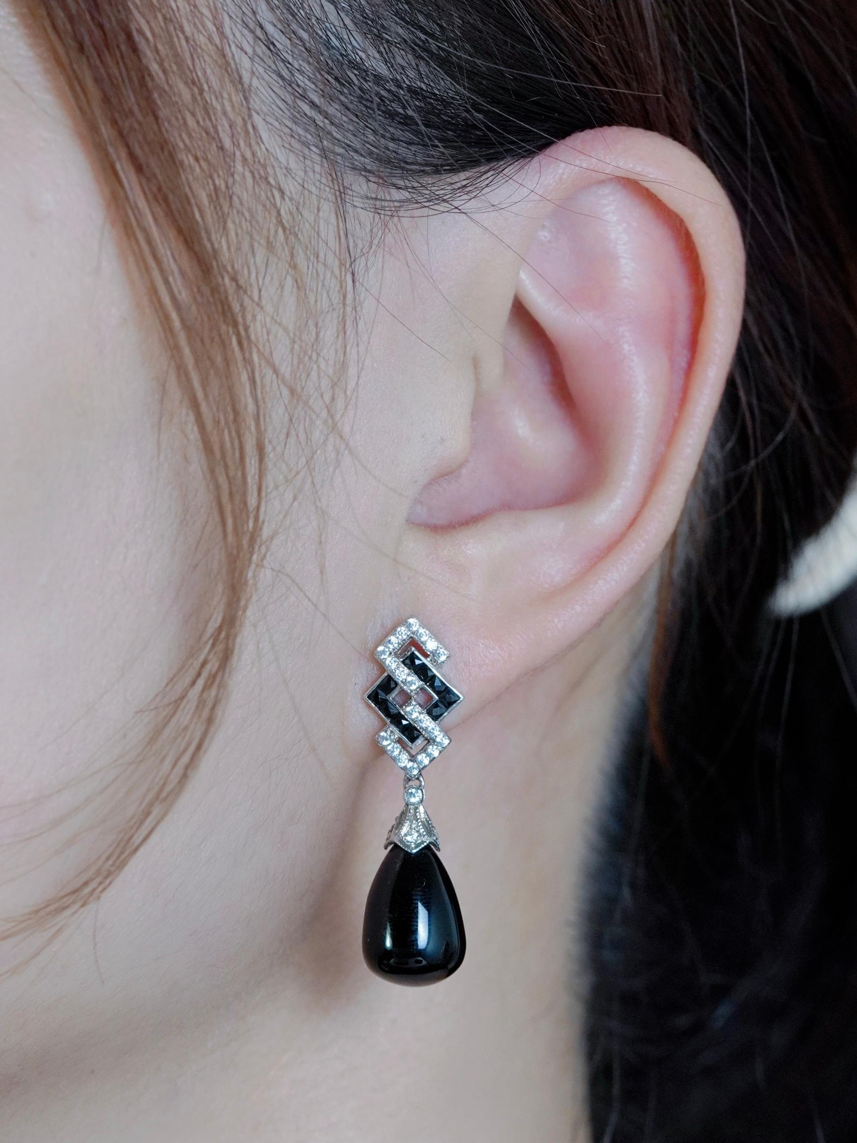 Art déco Onyx and Diamond Art Deco Style Drop Earrings in 14K White Gold en vente
