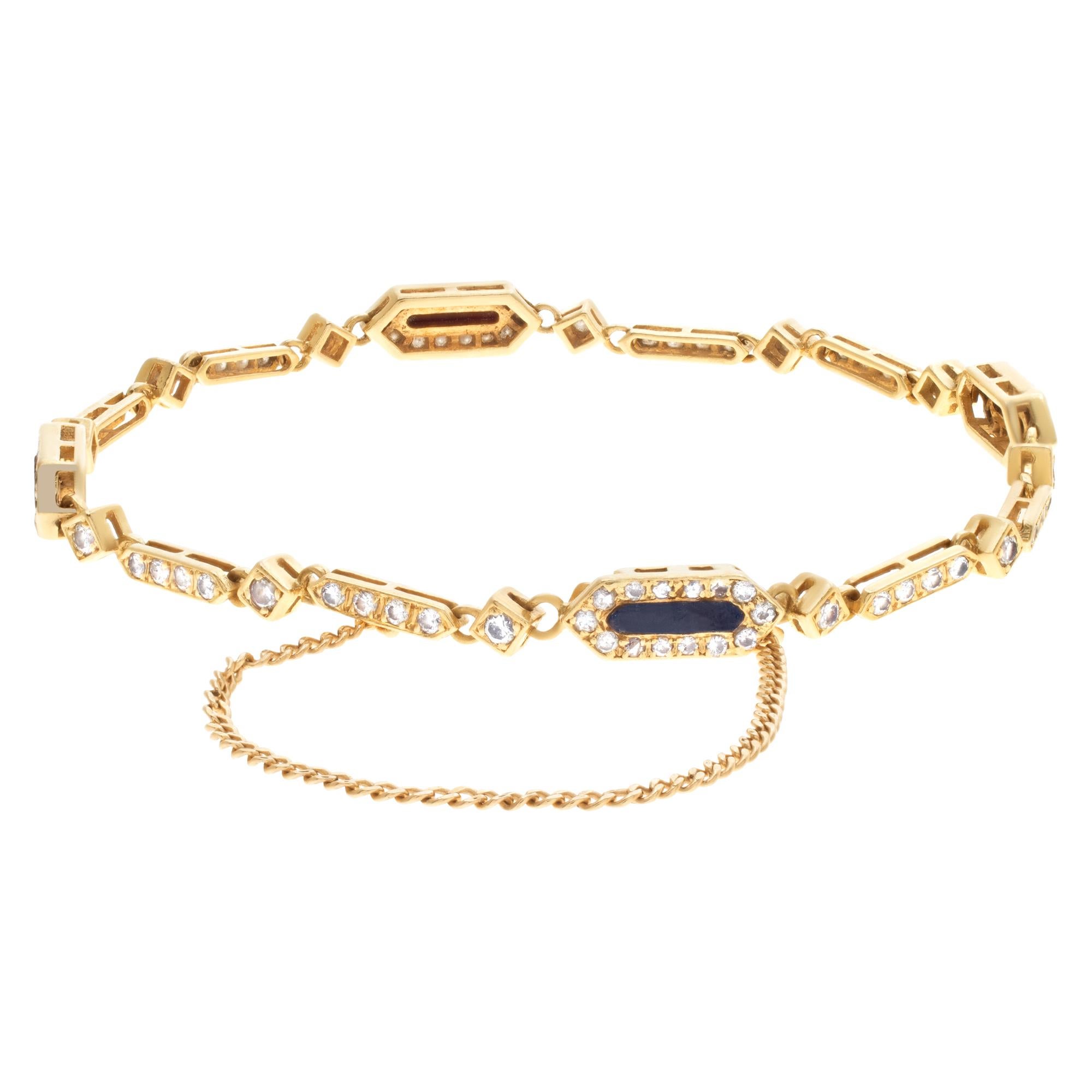 Women's Onyx and Diamond Bracelet in 18k Gold, with Approximately 1.50 Carat For Sale