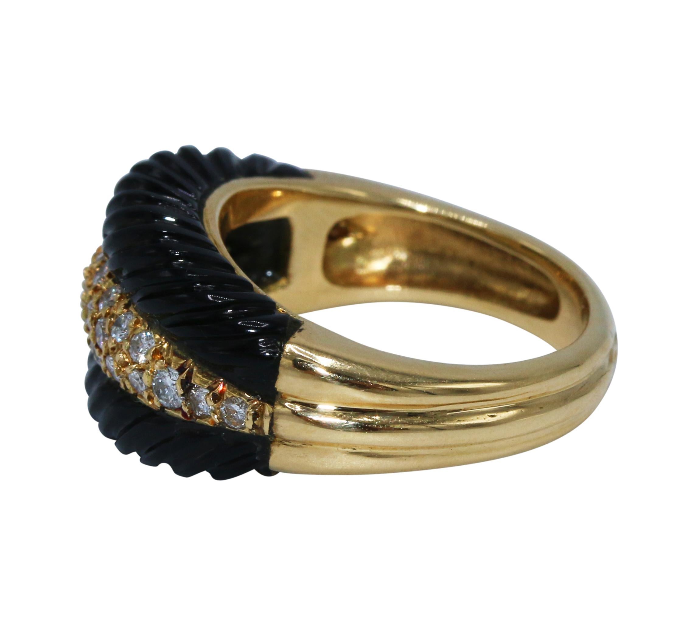 18 karat yellow gold, onyx and diamond ring, of tapered design set down the center with round diamonds weighing approximately 0.50 carat, flanked by sections of fluted onyx, gross weight 9.2 gram, size 6, with workshop marks.
A beautiful ring
