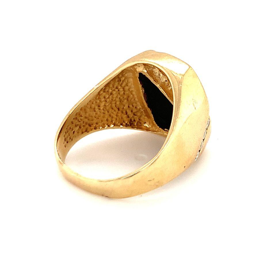 Onyx and Diamond Ring in 14k Yellow Gold, circa 1970s In Good Condition For Sale In Beverly Hills, CA