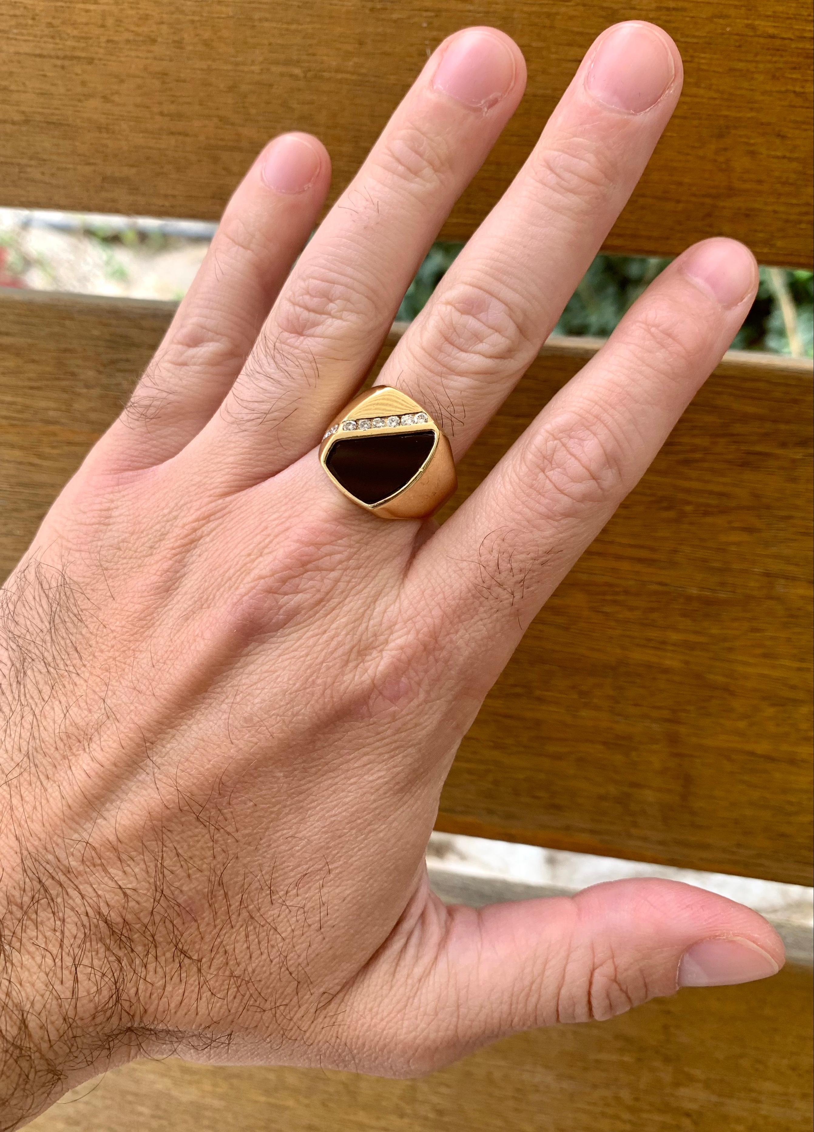 Men's Onyx and Diamond Ring in 14k Yellow Gold, circa 1970s For Sale