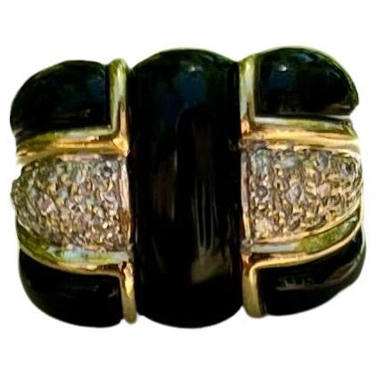 Ring aus 18 Karat Gold mit Onyx und Diamanten im Angebot