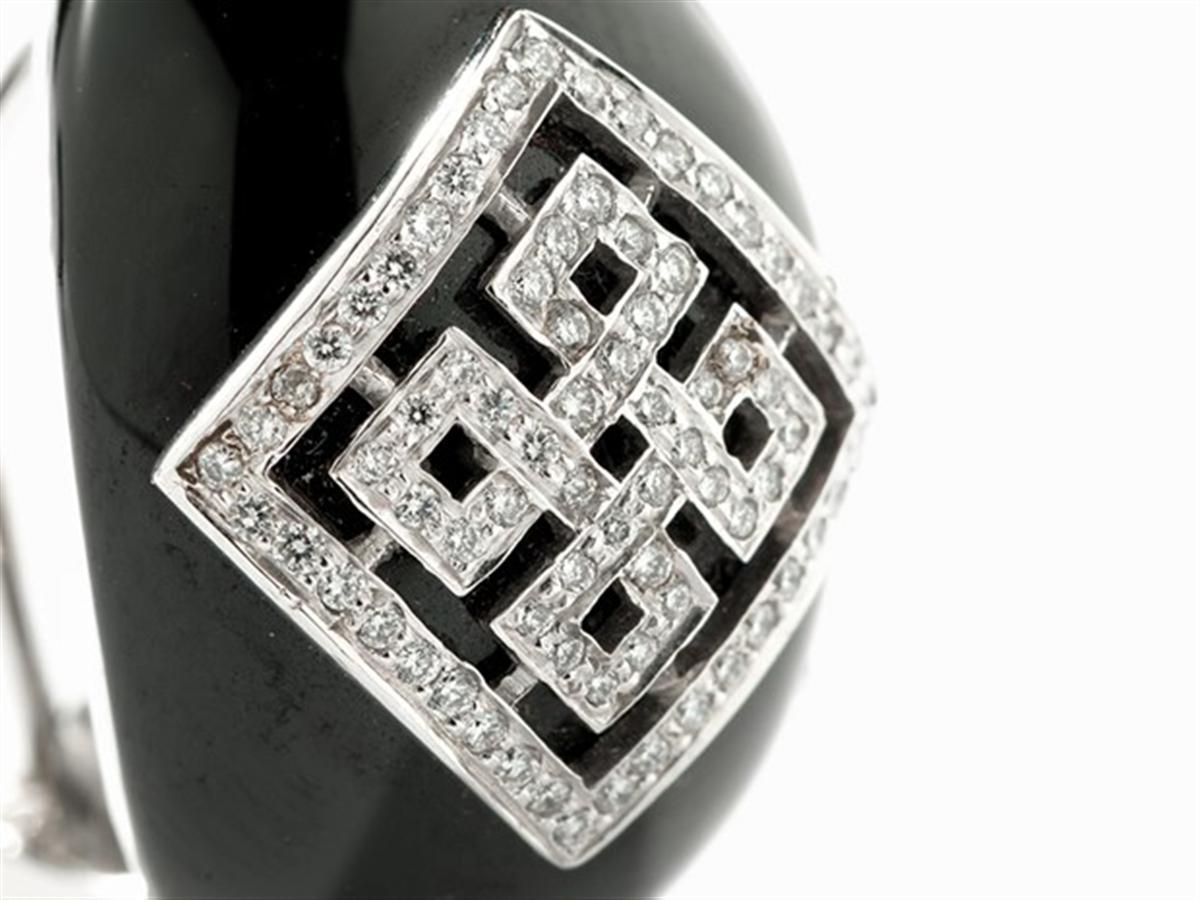 Description of the
- 18 carat white gold
- Italy, 20th century
- Punctured with the fineness 