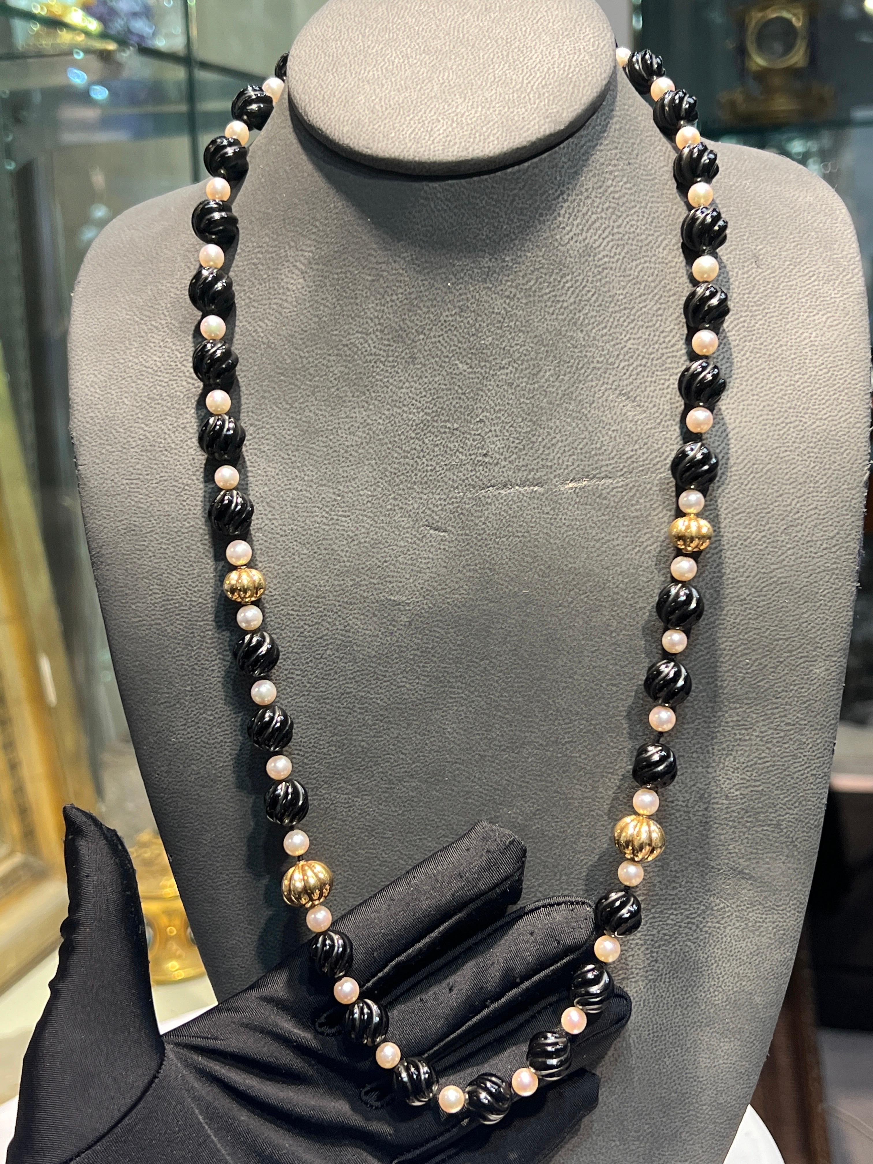 Onyx and Pearl Bead Necklace In Excellent Condition For Sale In New York, NY