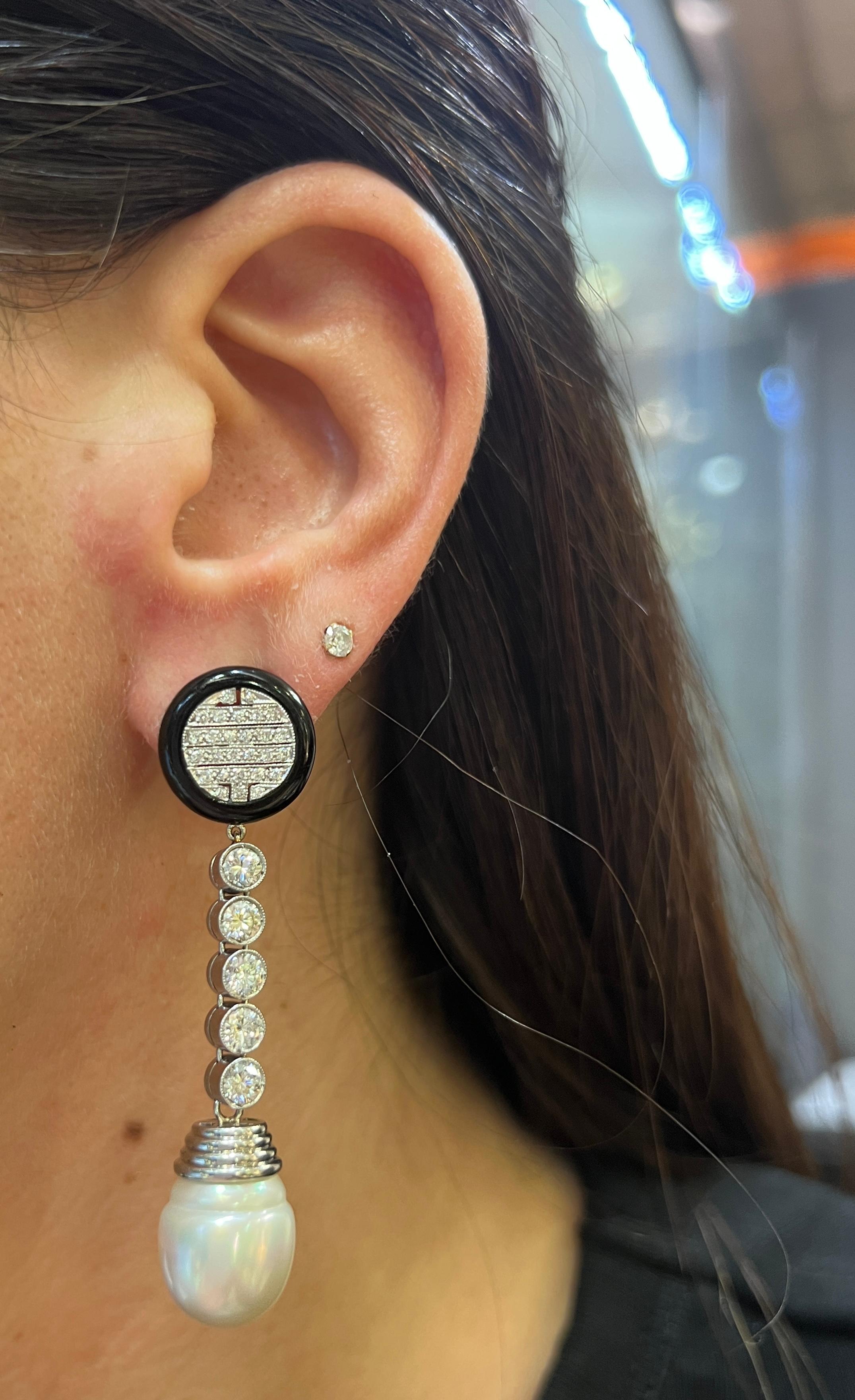 Onyx and Pearl Diamond Earrings

Pair of dangle earrings with a pearl drop accented by round-cut diamonds and an onyx disc. 

Approximate Diamond Weight: 2.50 carats
Approximately measures 2.25
