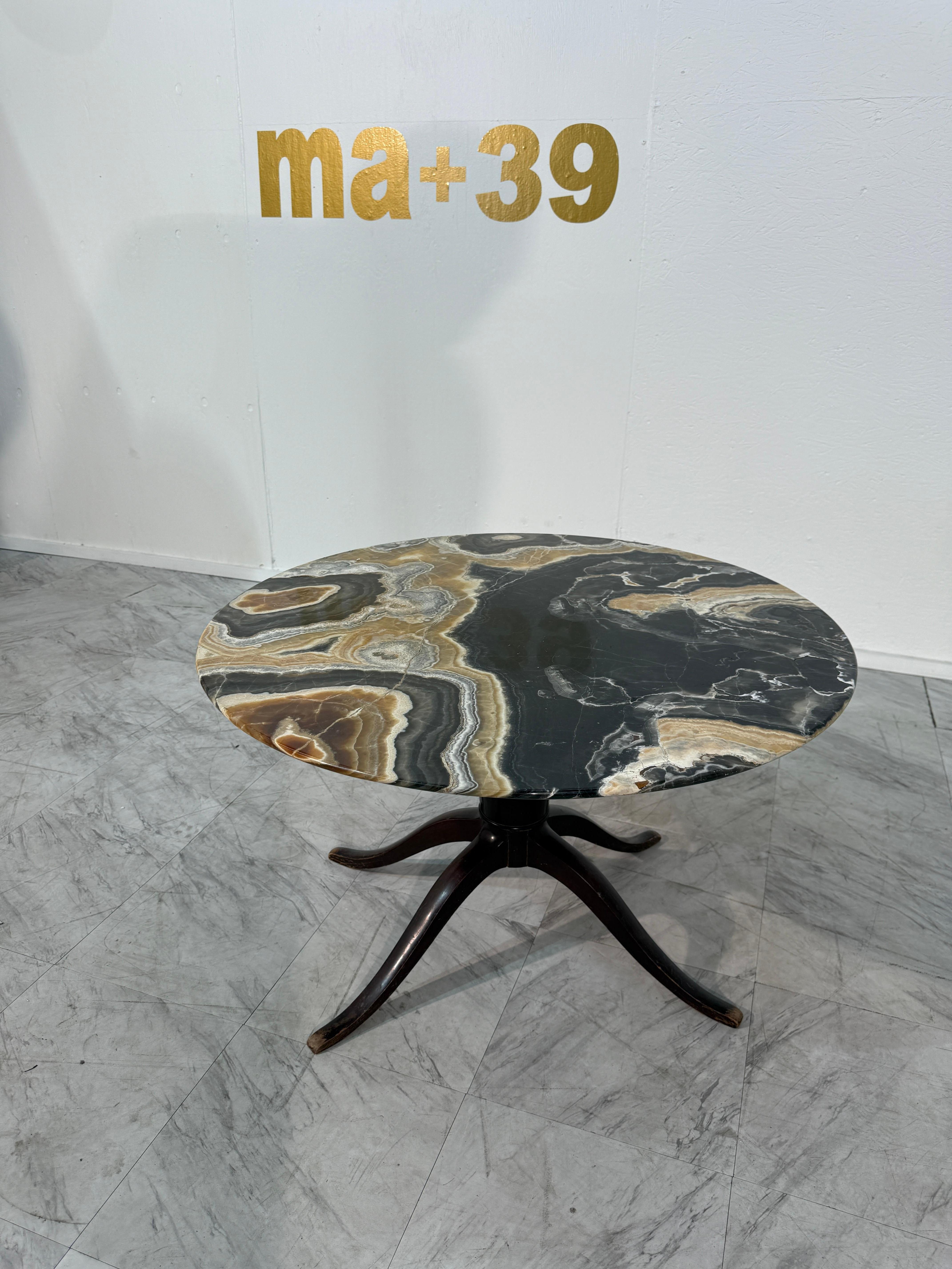 Onyx and Wood Pedestal Table, 1970s Italiano en venta
