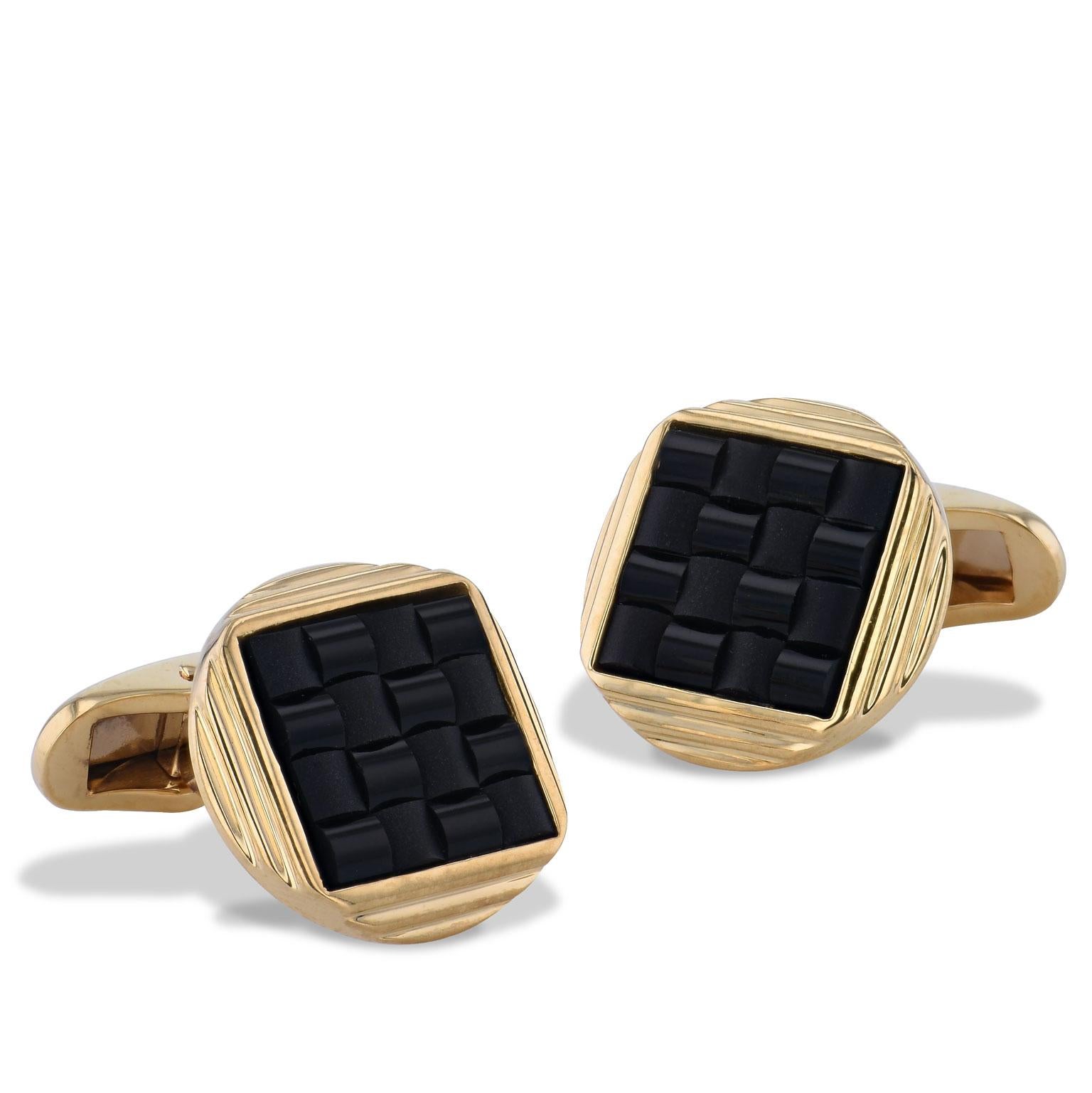 Onyx and Yellow Gold Cufflinks and Shirt Studs In Excellent Condition In Miami, FL