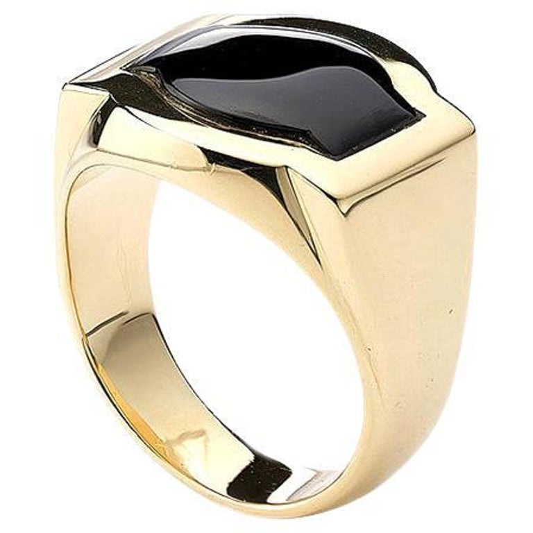Onyx and Yellow Gold Ring For Sale
