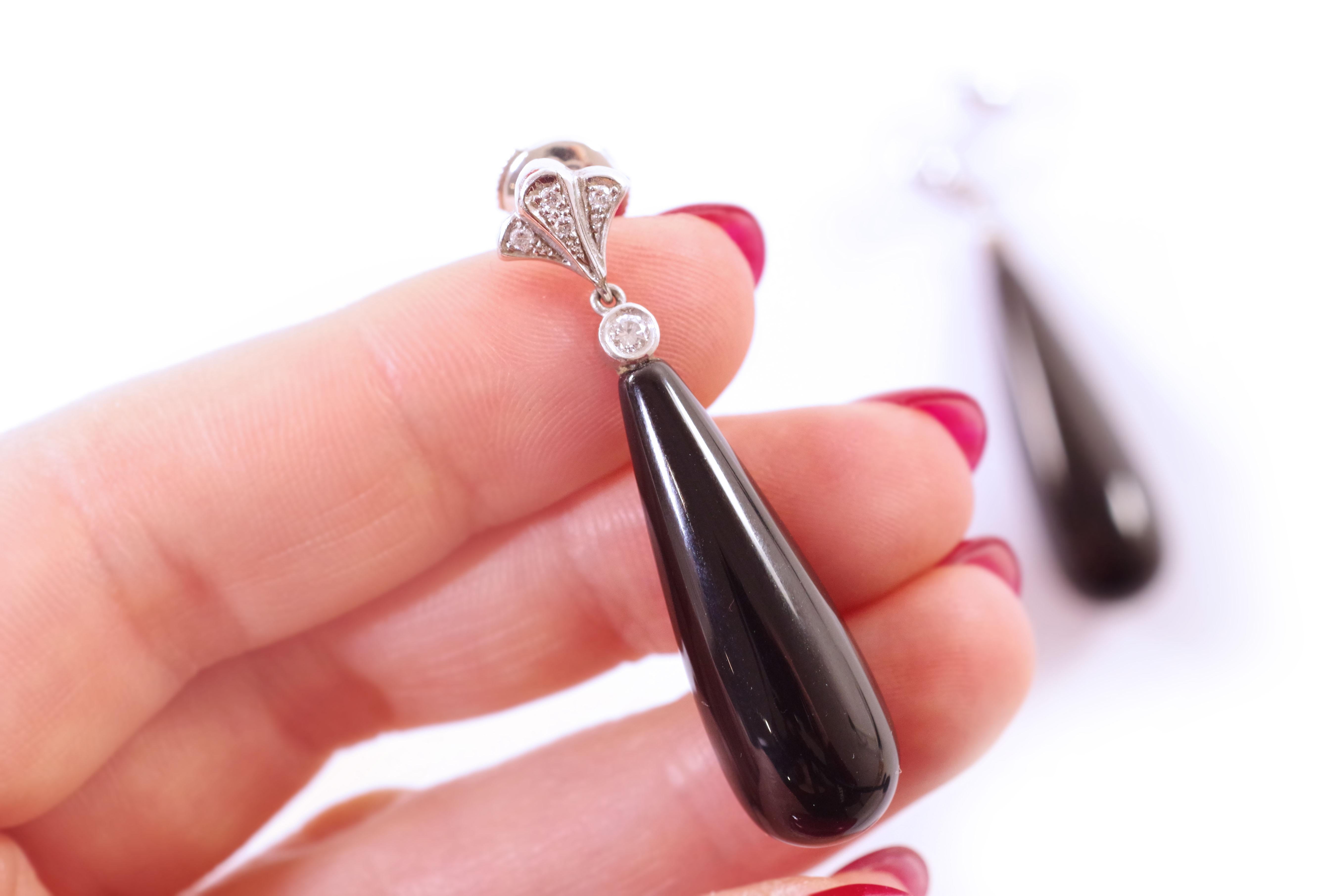 Onyx Art Deco Style Earrings in White Gold 18 Karats In Fair Condition For Sale In PARIS, FR