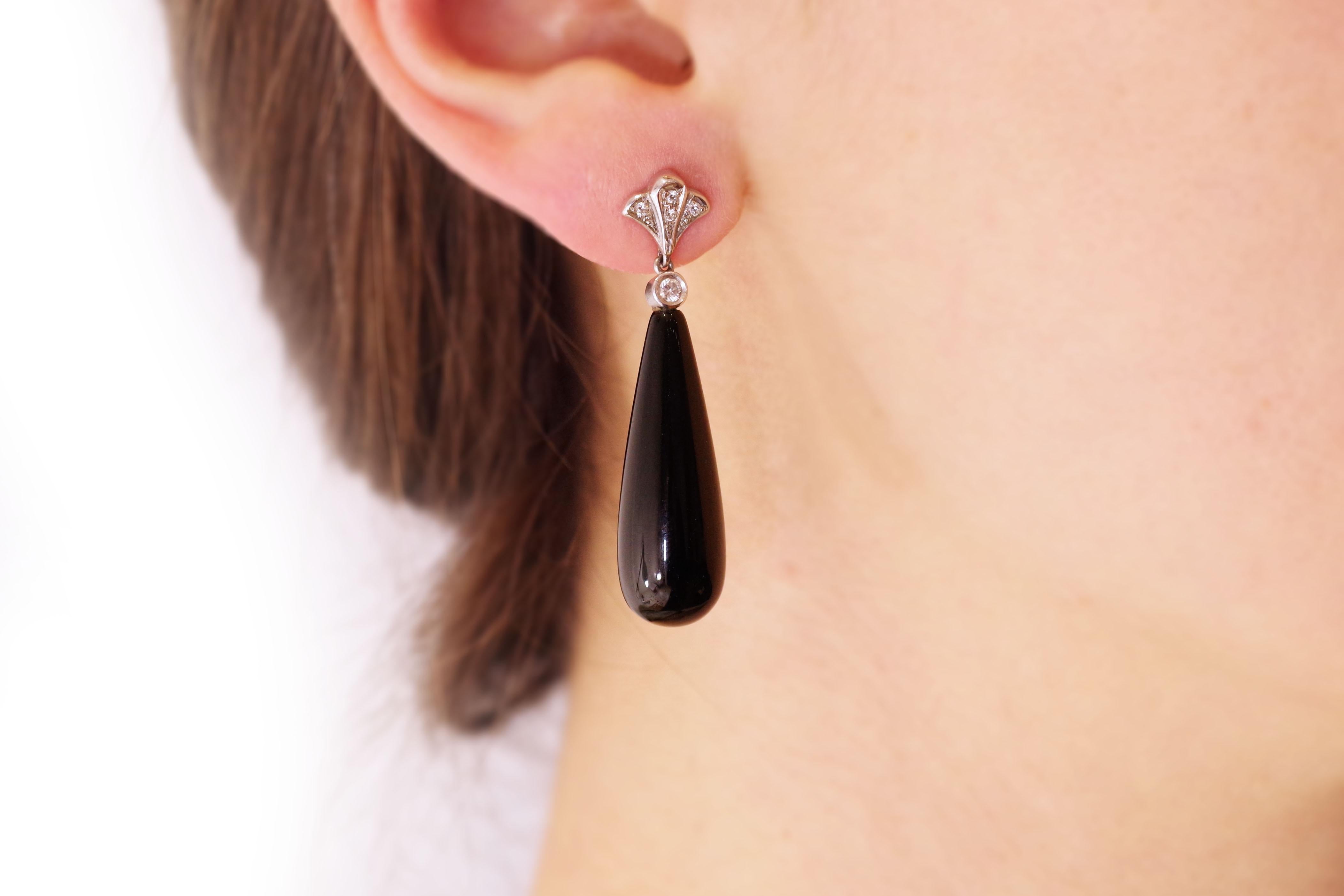 Onyx Art Deco Style Earrings in White Gold 18 Karats For Sale 1