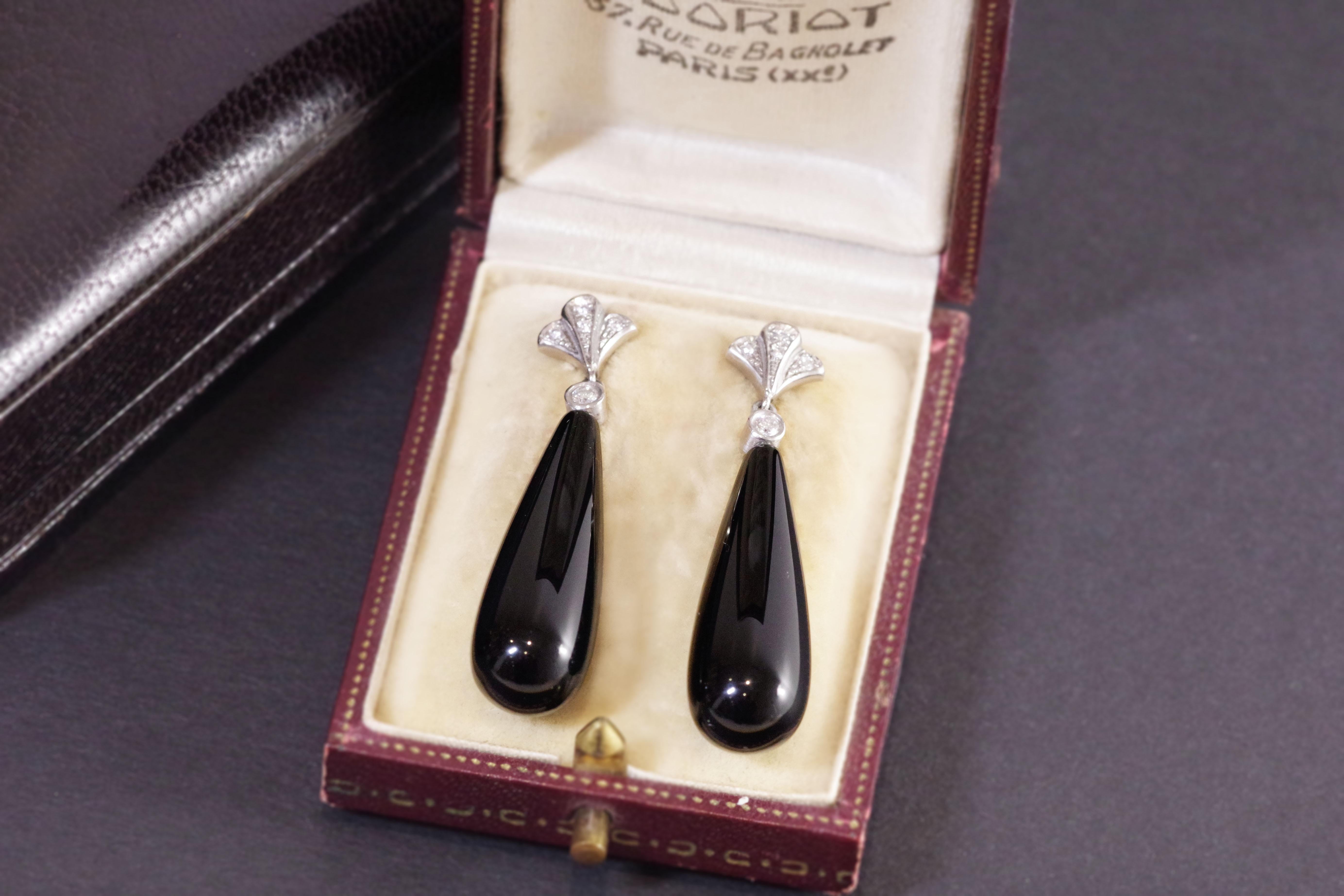 Onyx Art Deco Style Earrings in White Gold 18 Karats For Sale 3
