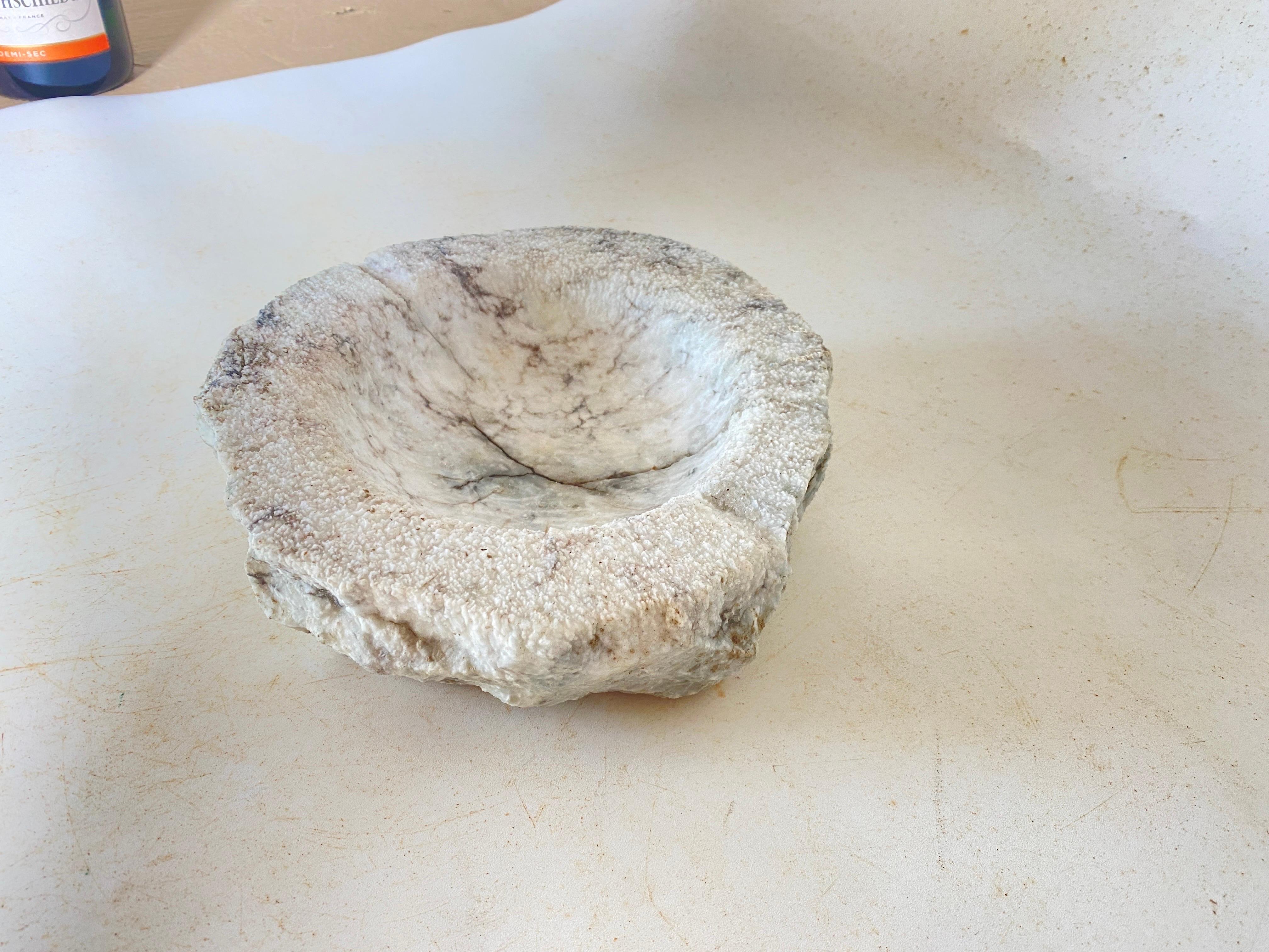 Aschenbecher oder Ablageschale aus Onyx, aus Italien, 1960, in weißer Farbe, großformatig, aus Italien im Zustand „Gut“ im Angebot in Auribeau sur Siagne, FR