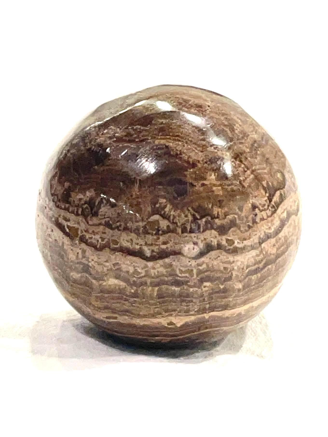 Contemporary Moroccan polished onyx balls.
Decorative as a collection.
Bowl is not included.