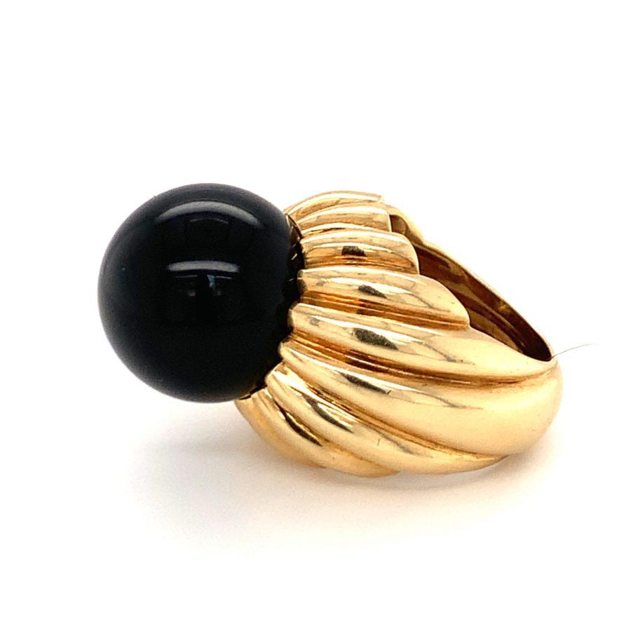 Onyx Bead 18K Yellow Gold Ring, circa 1970s In Good Condition For Sale In Beverly Hills, CA