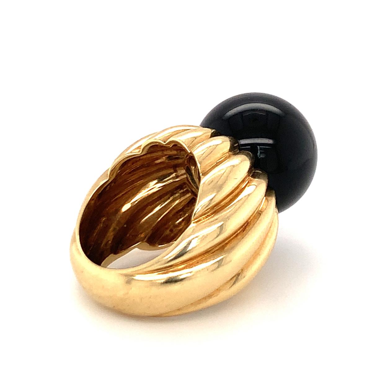 Onyx Bead 18K Yellow Gold Ring, circa 1970s For Sale 3