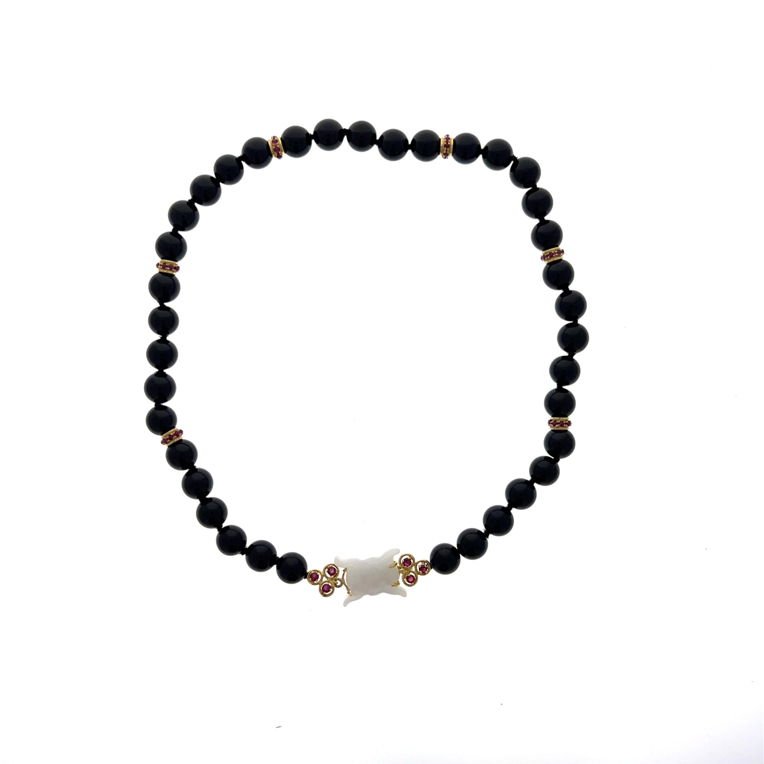 Onyx Bead 3.48tcw Ruby and White Jade 18k Yellow Gold Beaded Necklace in vendita 4
