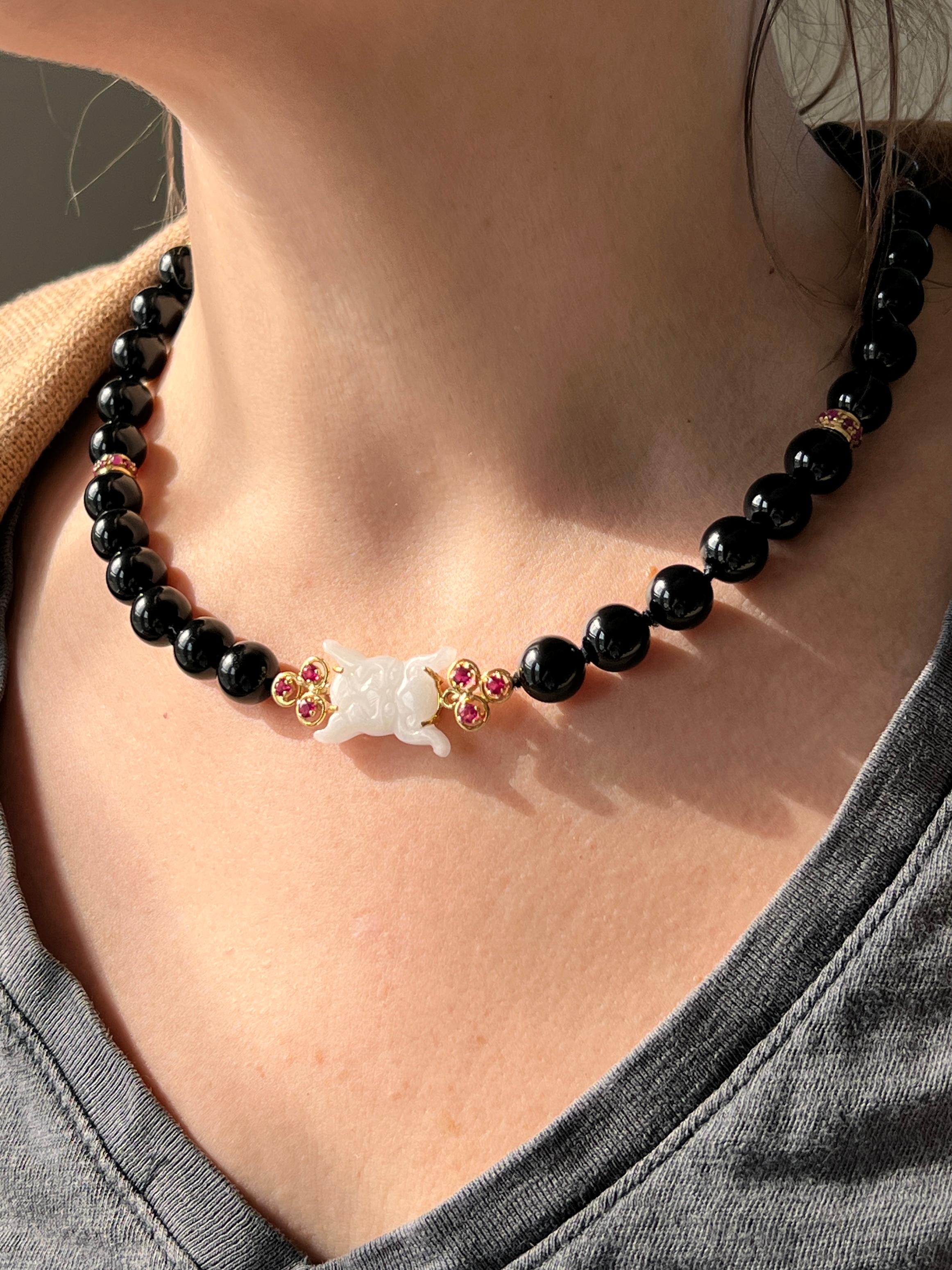 da uomo o donna Onyx Bead 3.48tcw Ruby and White Jade 18k Yellow Gold Beaded Necklace in vendita