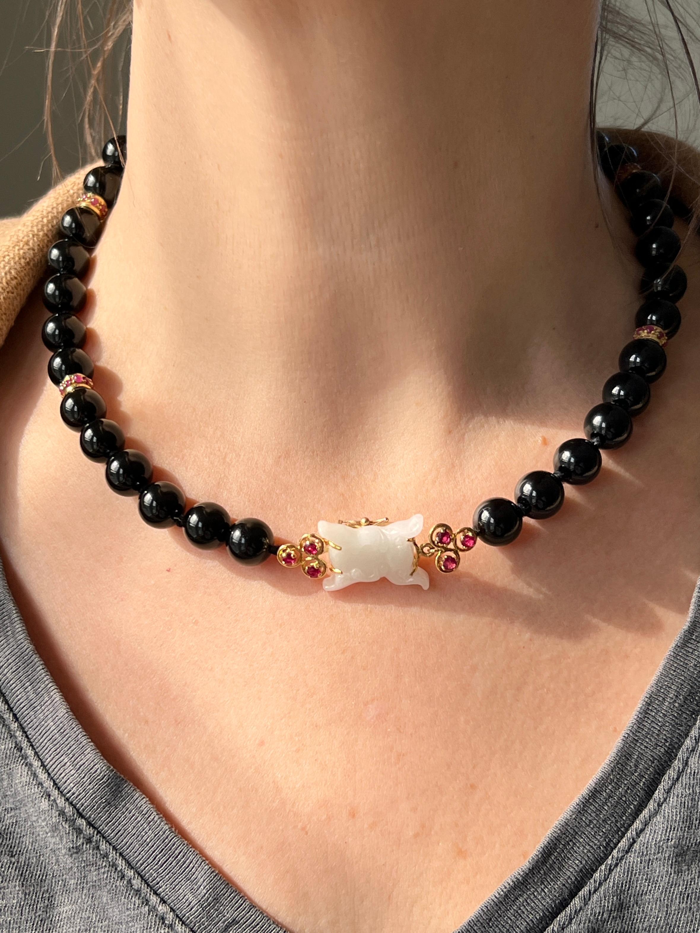 Onyx Bead 3.48tcw Ruby and White Jade 18k Yellow Gold Beaded Necklace in vendita 1