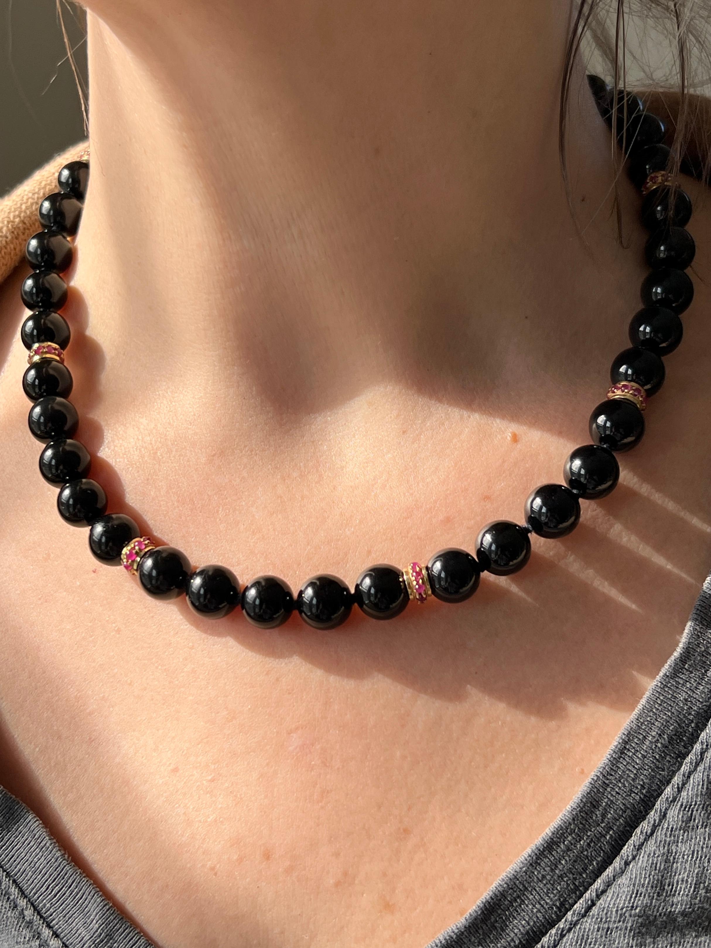 Onyx Bead 3.48tcw Ruby and White Jade 18k Yellow Gold Beaded Necklace in vendita 2