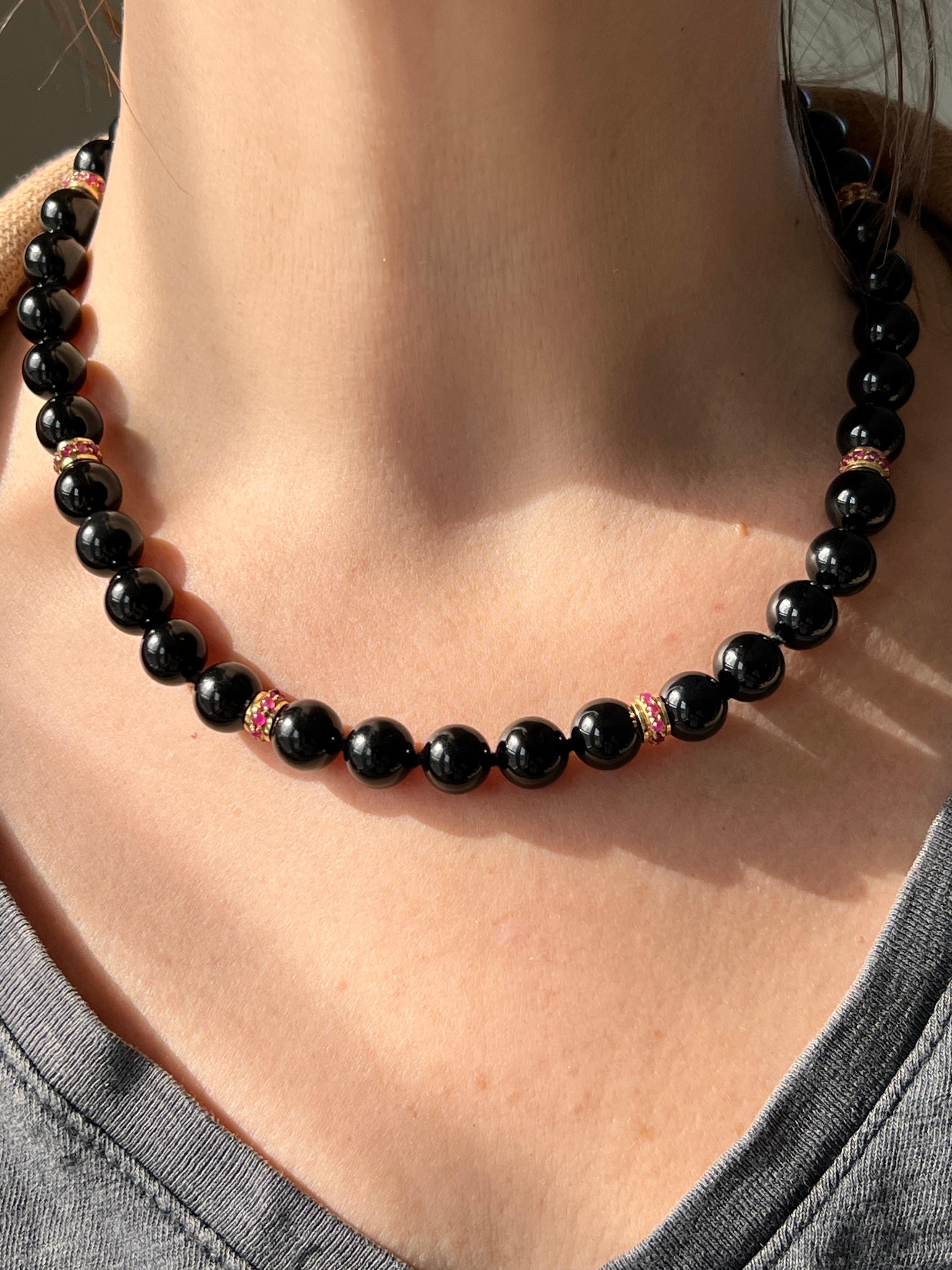 Onyx Bead 3.48tcw Ruby and White Jade 18k Yellow Gold Beaded Necklace in vendita 3
