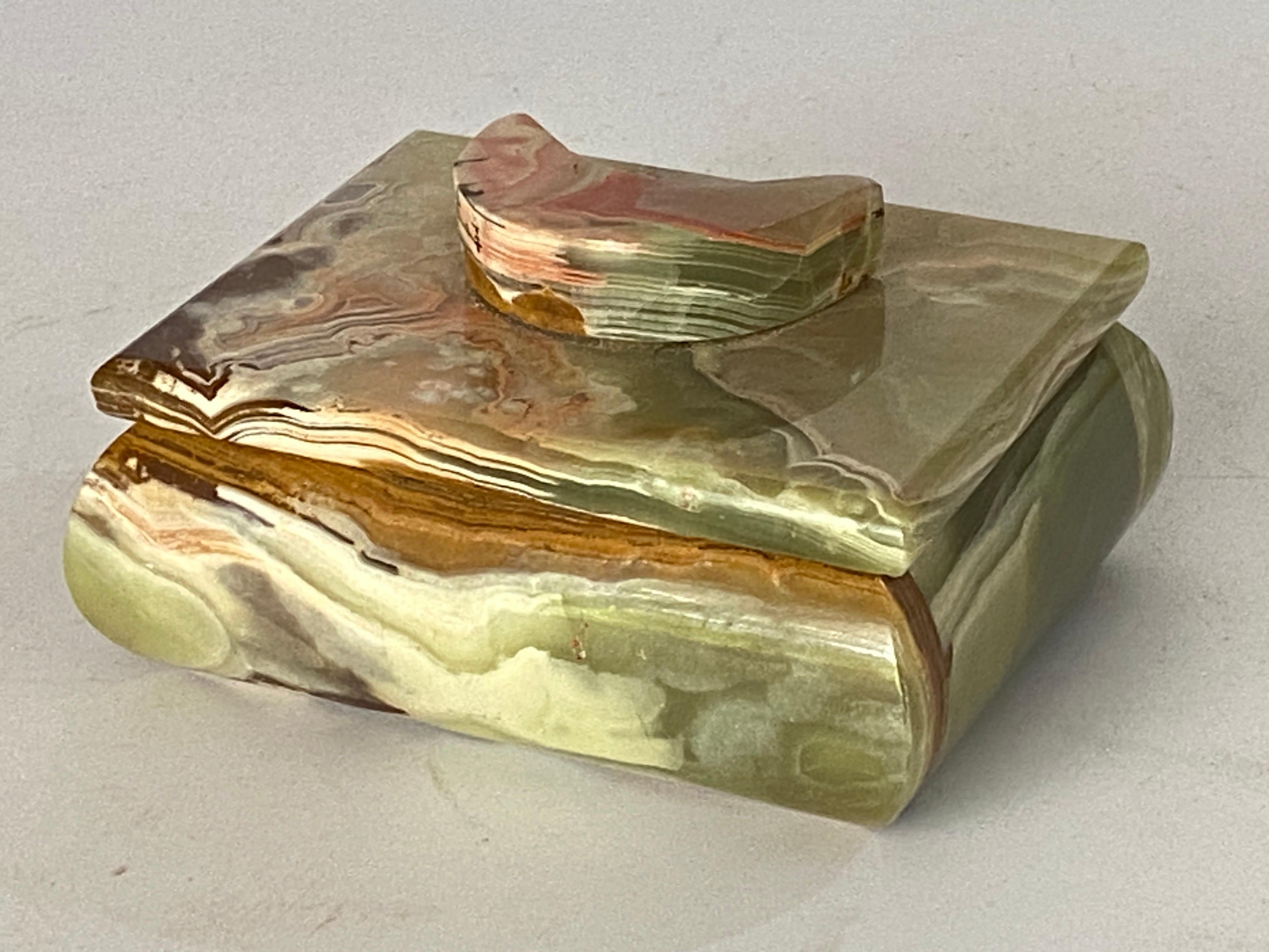 Boîte, boîte décorative ou boîte à bijoux en onyx vert, fabriquée en Italie, vers 1970 en vente 2