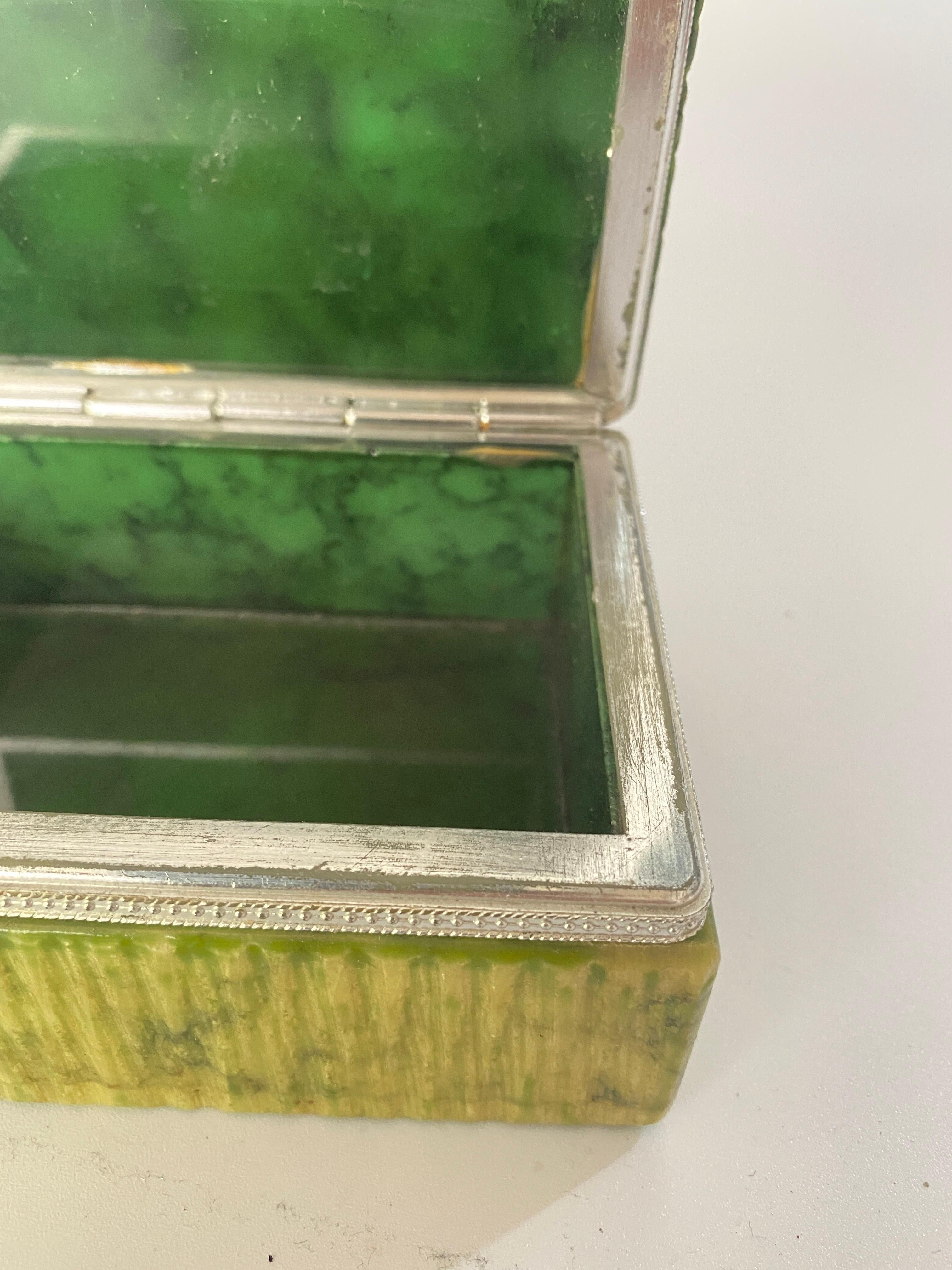 italien Boîte en onyx, décorative ou à bijoux, fabriquée en Italie vers 1970 en vente