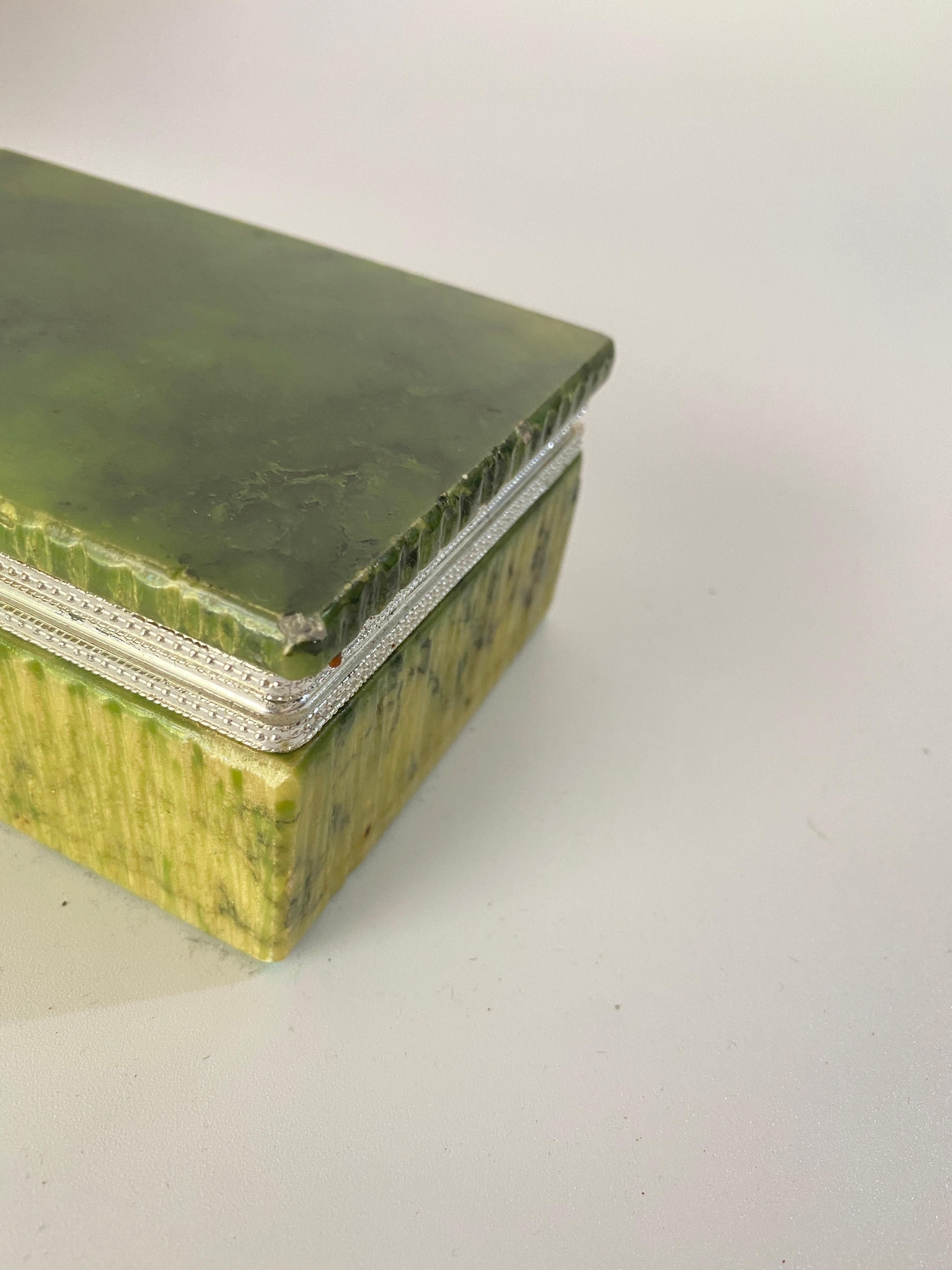 Caja de ónice, decorativa o joyero, fabricada en Italia hacia 1970 Ónix en venta