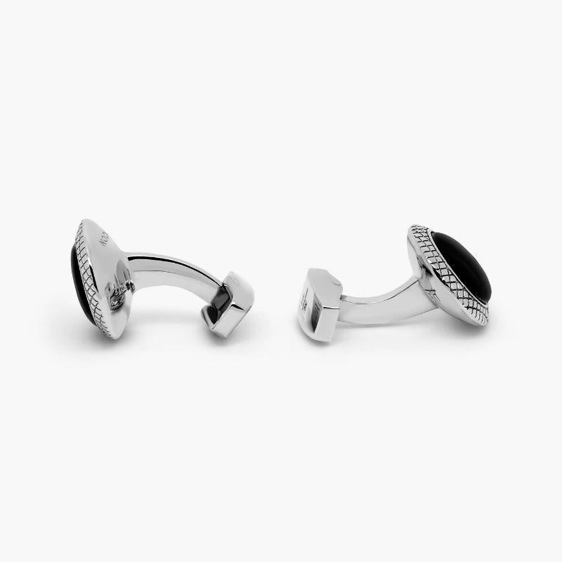 Onyx Bullseye cufflinks

Our classic round cufflinks feature semi-precious stones and our signature diamond pattern. The perfect pairing for the ultimate business collection. Finished with rhodium plated base metal and black onyx semi-precious