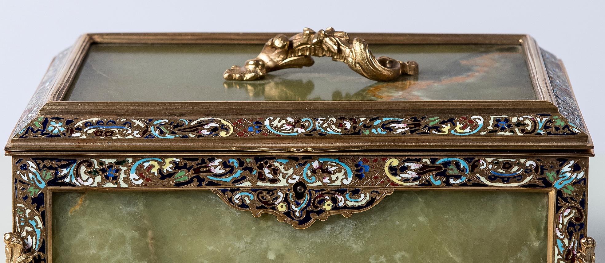 Schmuckkästchen aus Onyx, Champlev und vergoldeter Bronze im Louis XV.-Stil, Frankreich, um 1890 (Champlevé) im Angebot
