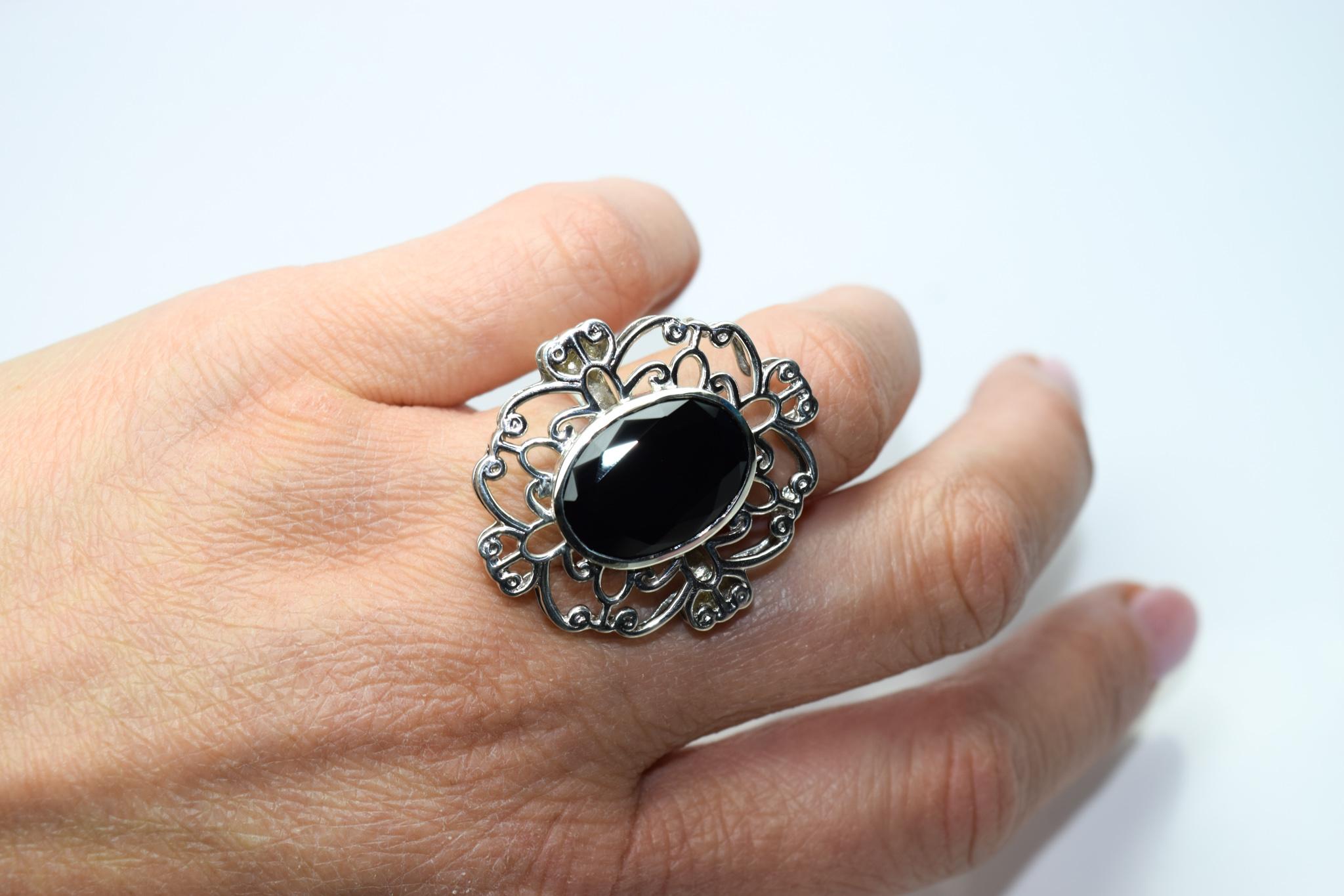Oval Cut Onyx cocktail ring 14KT gold large gold scrolls ring For Sale