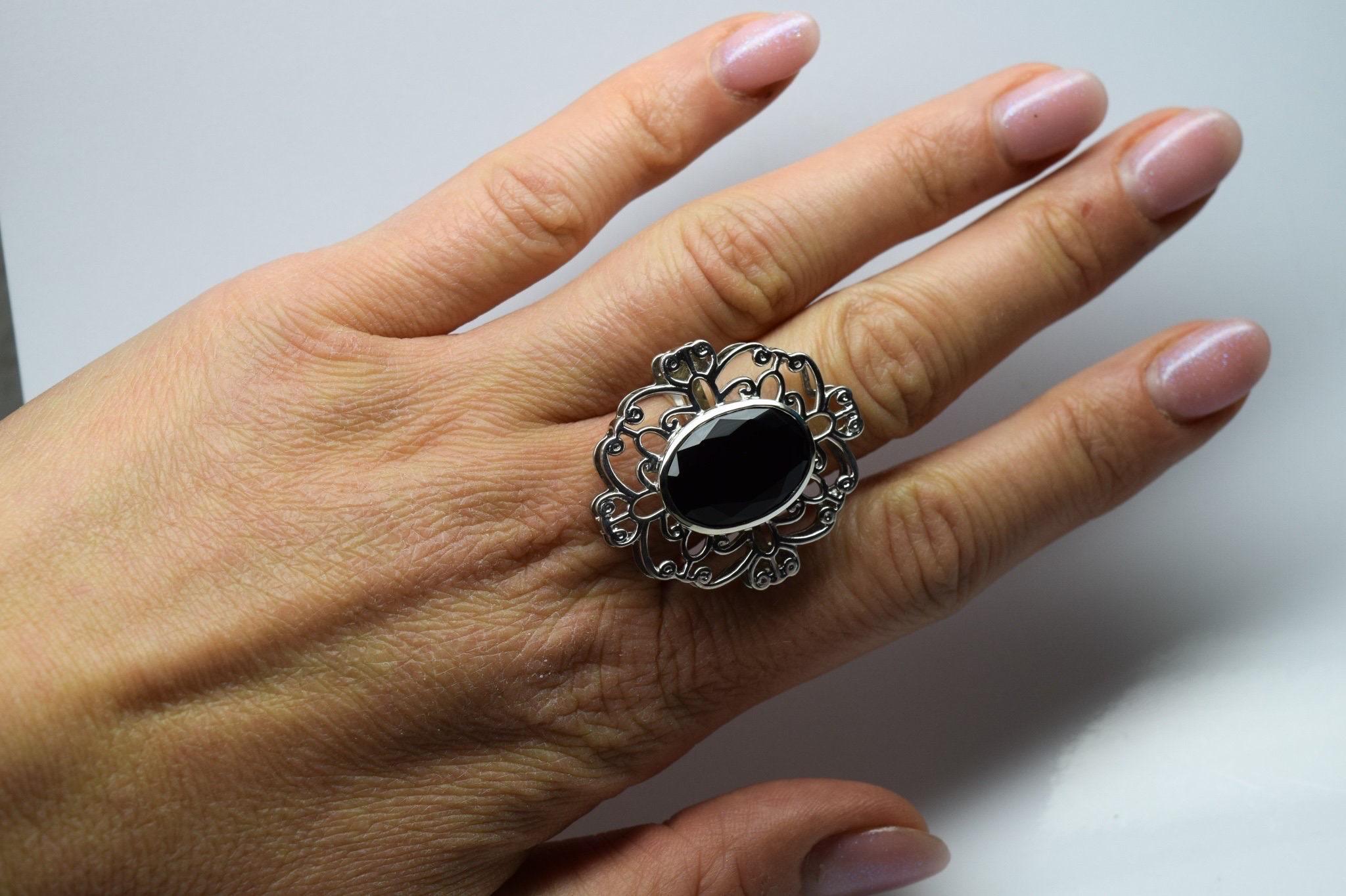 Bague cocktail large en or blanc 18 carats et onyx en vente 1
