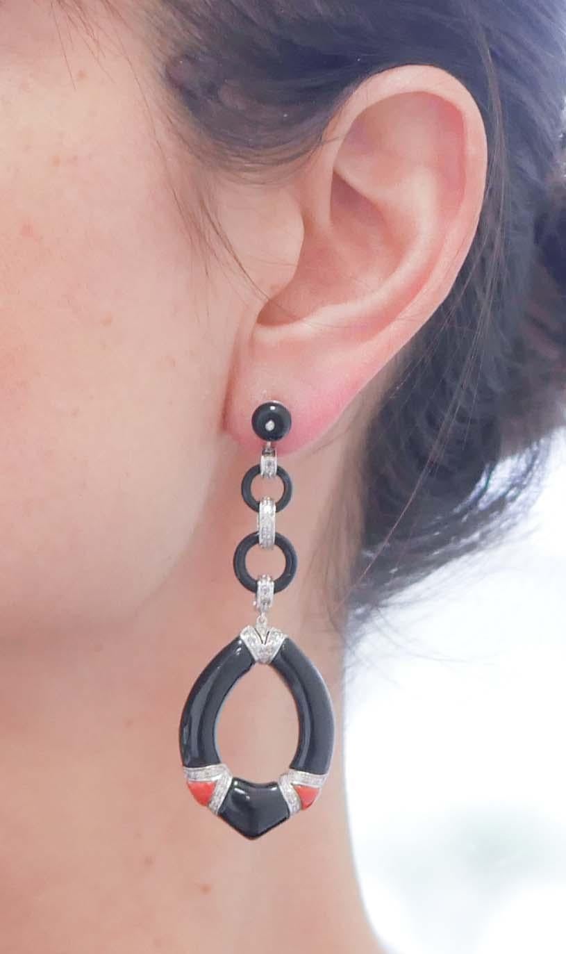 Onyx, Coral, Diamonds, Platinum Dangle Earrings In Good Condition For Sale In Marcianise, Marcianise (CE)