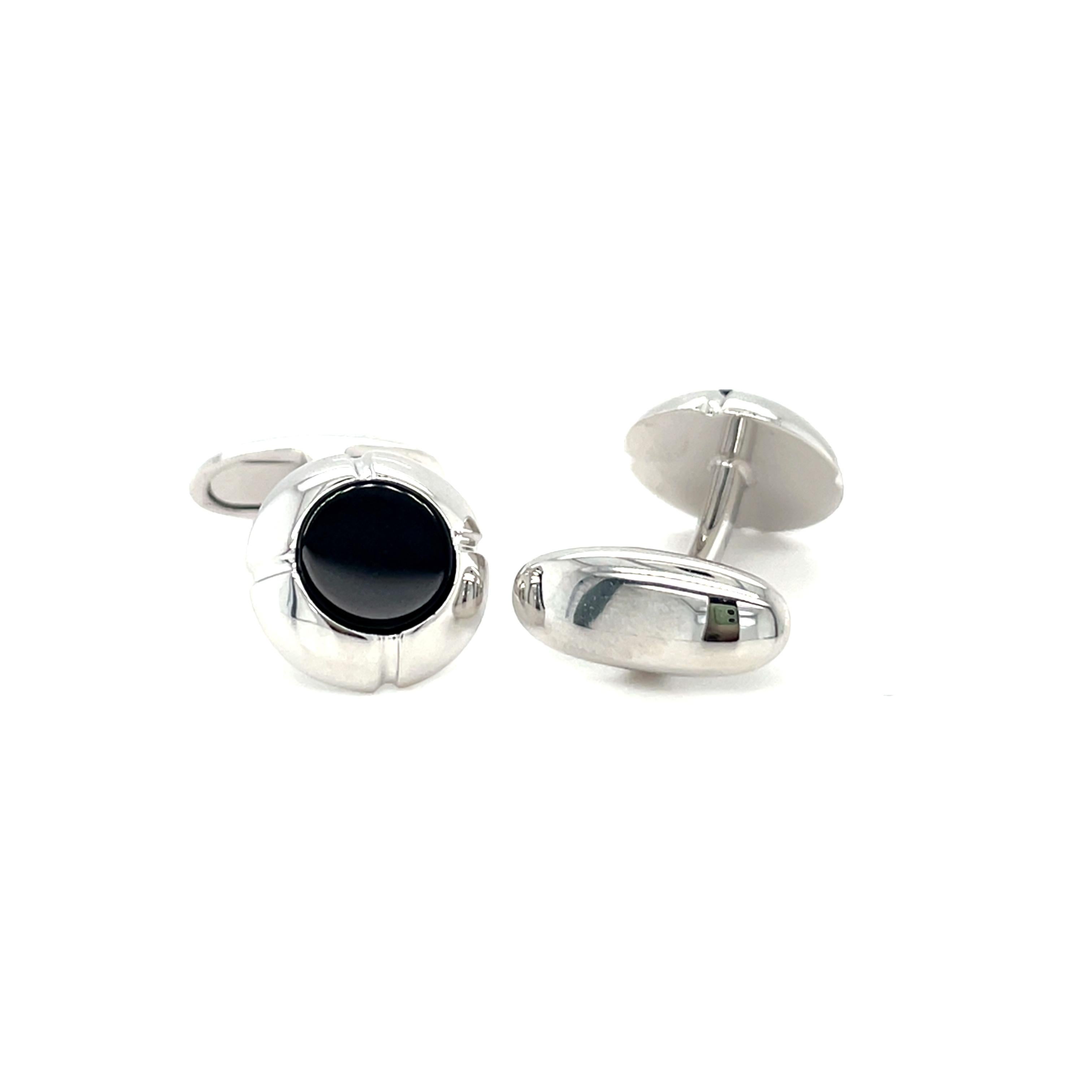 These white gold cufflinks are from Men's Collection. These cufflinks are decorated with onyx. The total amount of it is 2 Carat. The dimensions of the cufflinks are 1.3Cm. These cufflinks are a perfect upgrade to every special occasion.
This