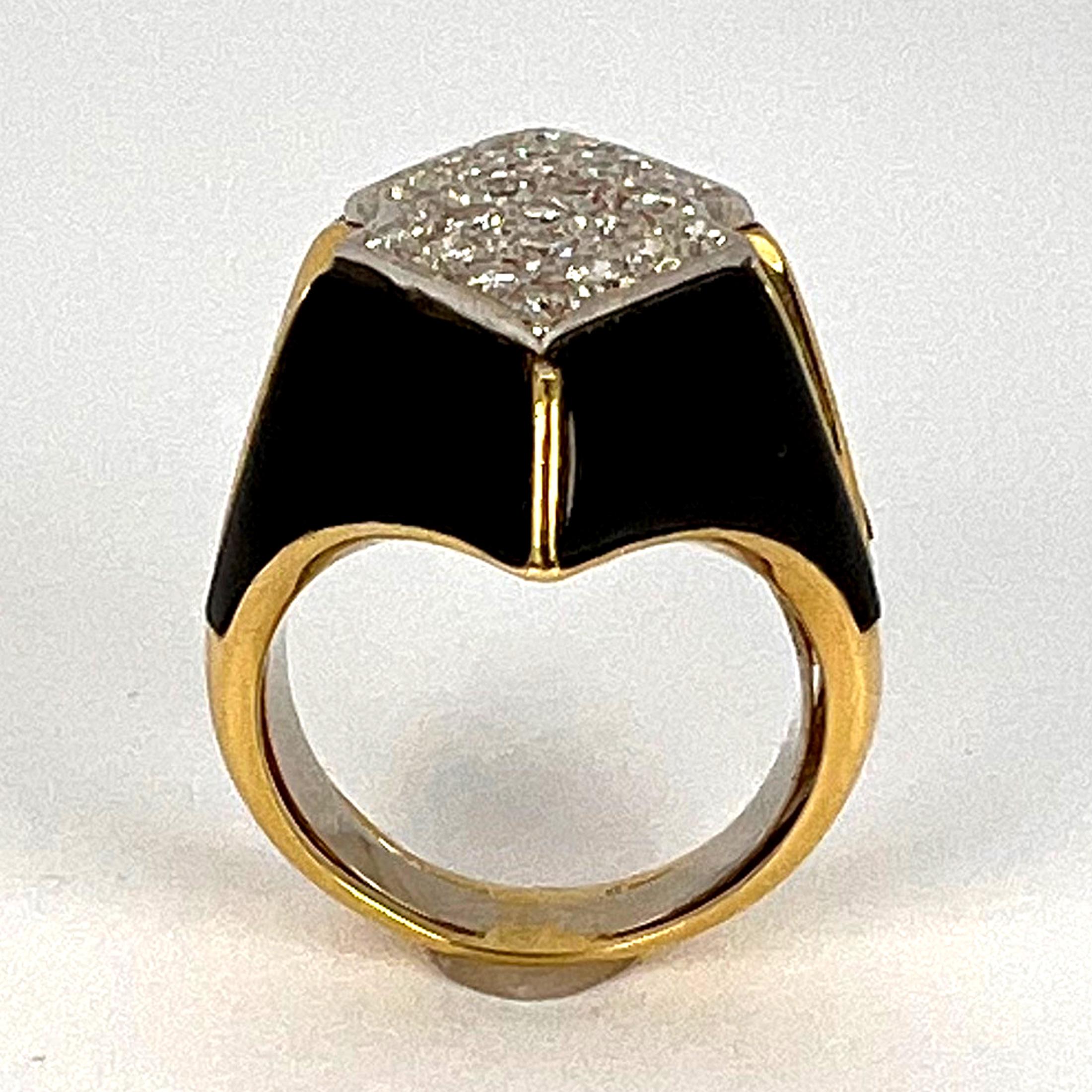 Onyx Diamond 18 Karat Yellow Gold Cocktail Ring In Good Condition For Sale In London, GB