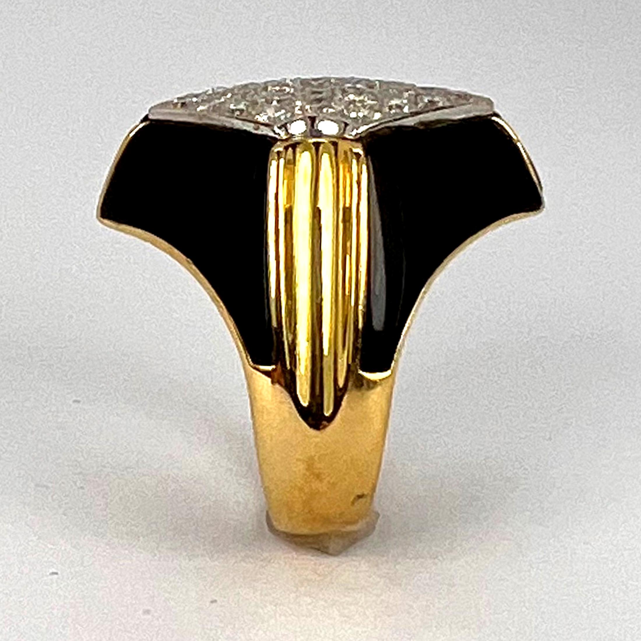 Onyx Diamond 18 Karat Yellow Gold Cocktail Ring For Sale 1