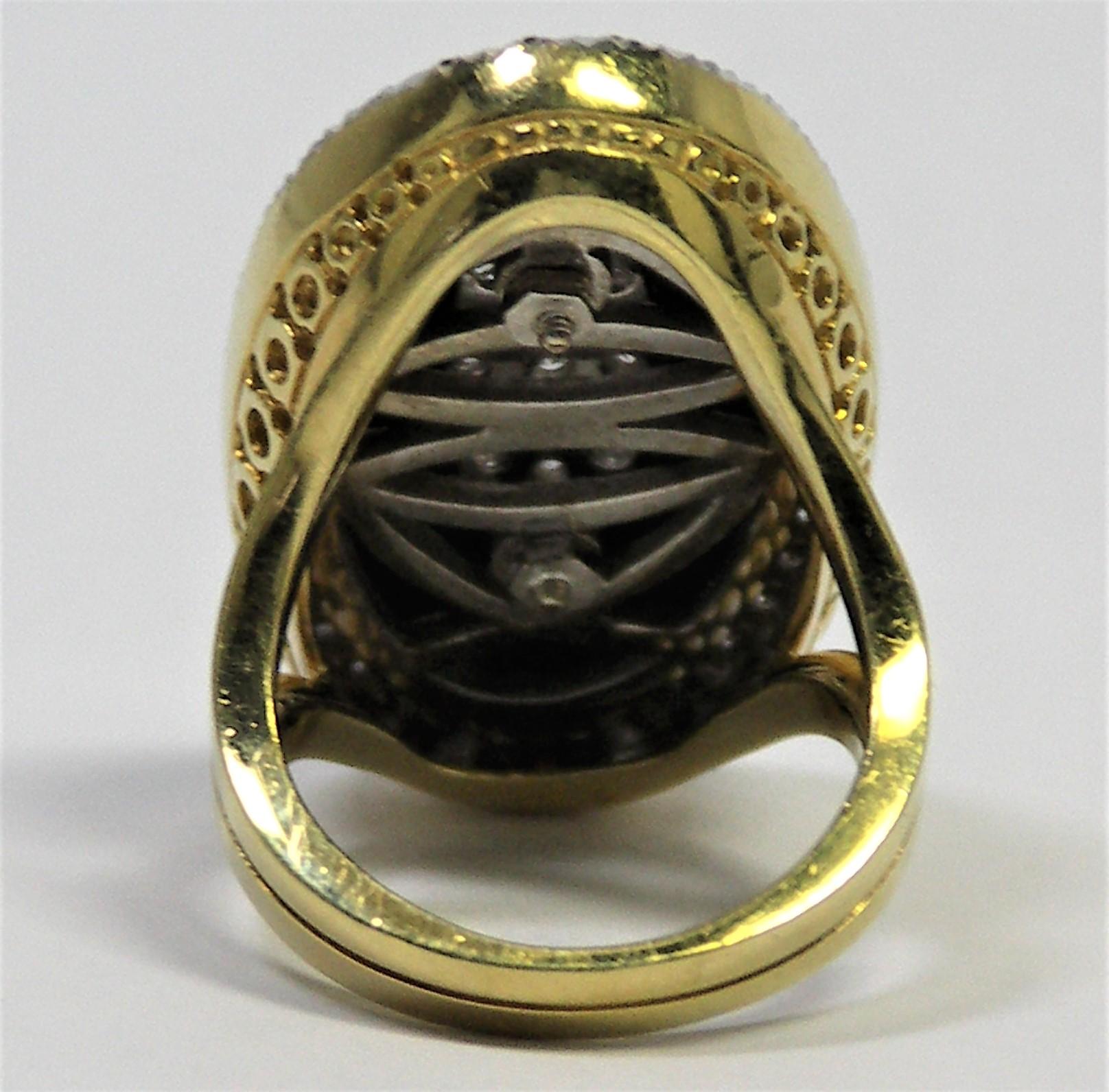Onyx, Diamond and Gold Oval Shaped Ring In Good Condition In Palm Beach, FL