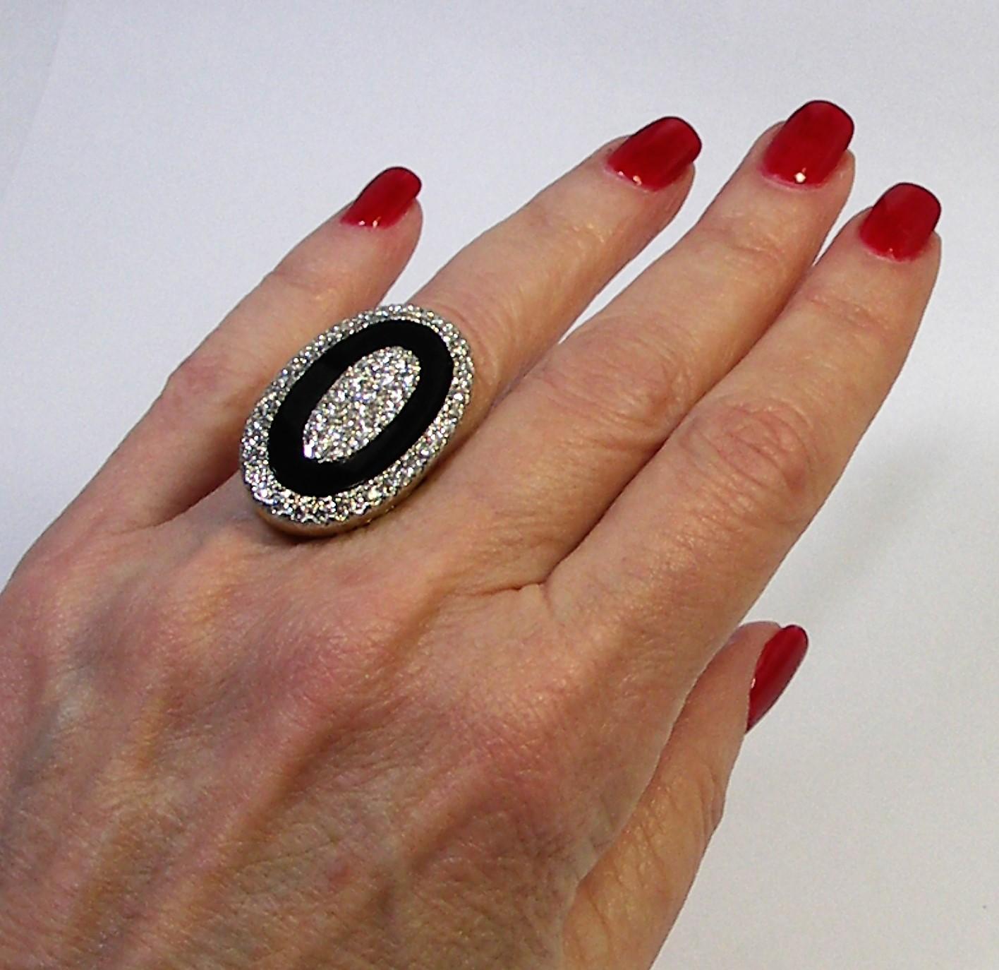 Women's Onyx, Diamond and Gold Oval Shaped Ring