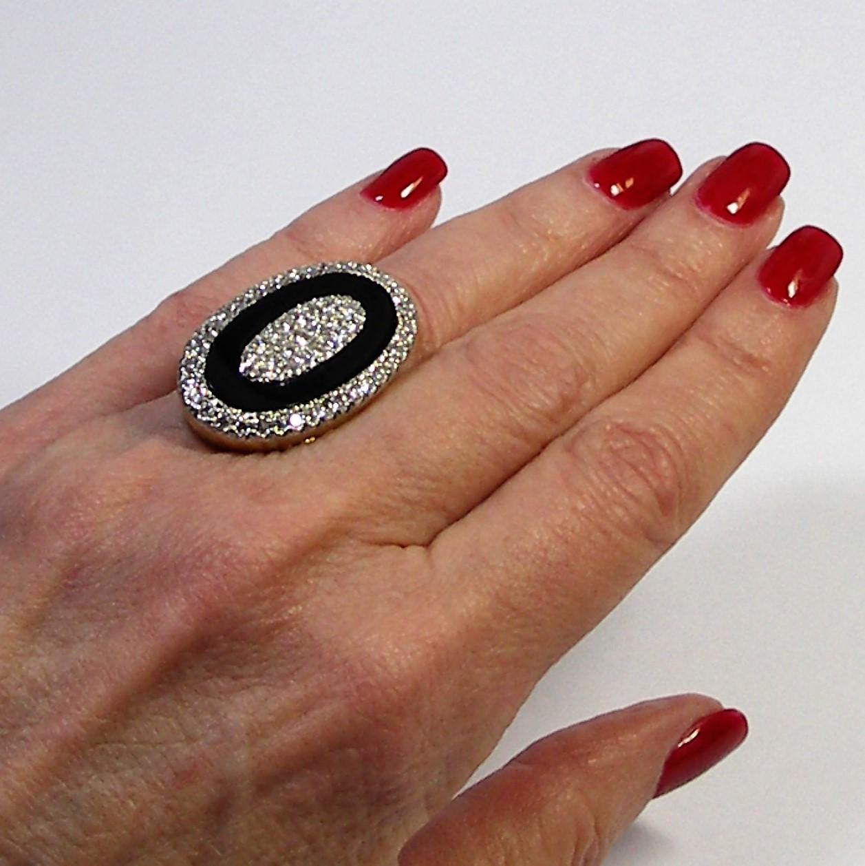 Onyx, Diamond and Gold Oval Shaped Ring 1