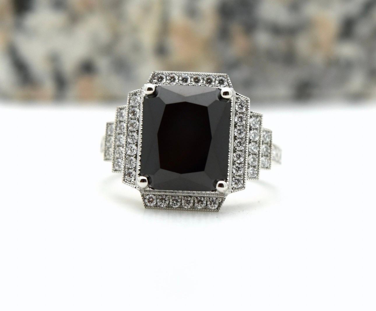 Femenino o masculino Anillo de cóctel Onyx Diamante Art Déco Oro 18KT 0,80ct en venta