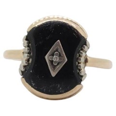 Anello con diamante in onice. Anello con diamante concavo in onice. Anello con diamante in onice. Onice unico