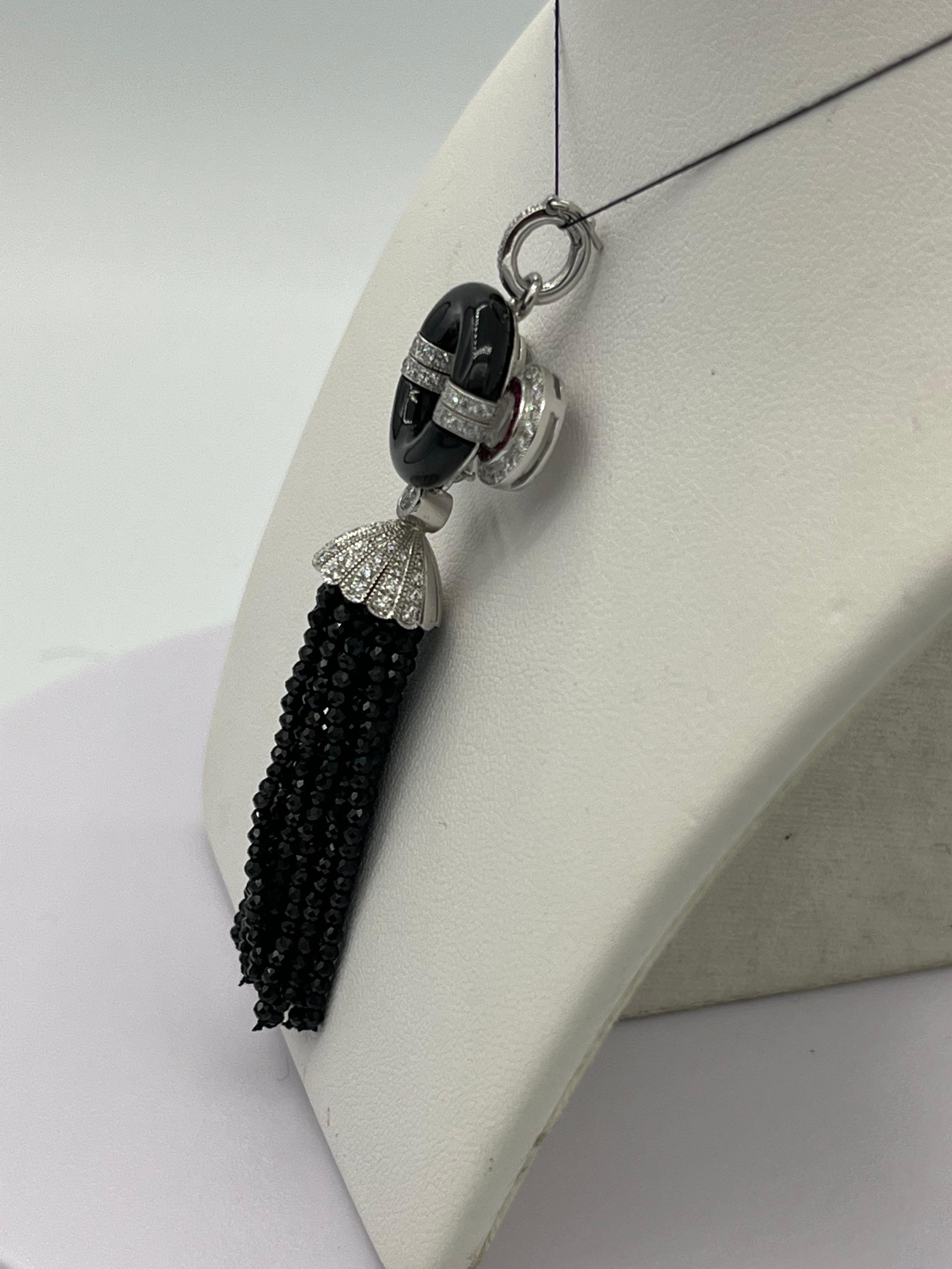 Ciondolo in stile Art-Decò con onice, diamante, rubino e spinello 18 K in vendita 2